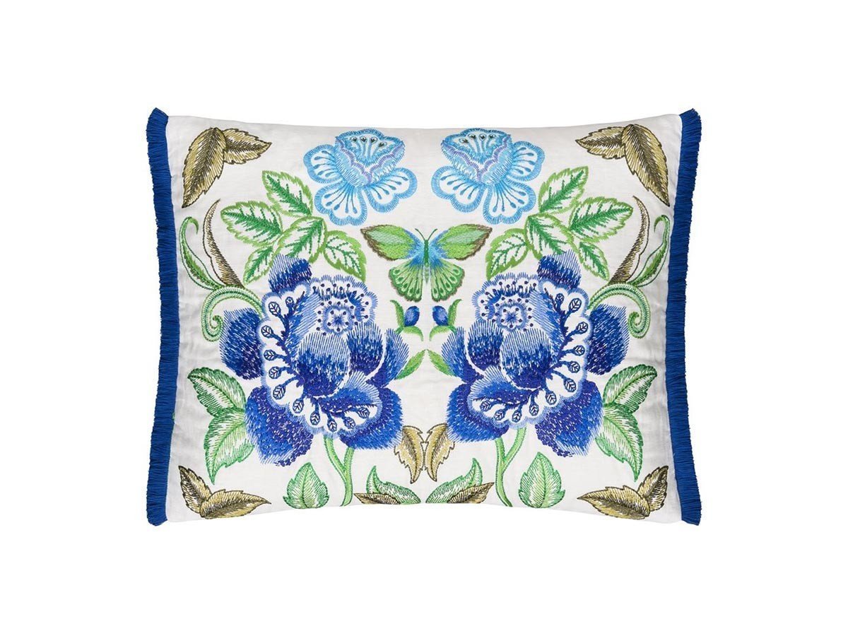 【デザイナーズ ギルド/DESIGNERS GUILD / GOODS】のIsabella Embroidered Cushion / イザベラ エンブロイダード クッション 60 × 45cm インテリア・キッズ・メンズ・レディースファッション・服の通販 founy(ファニー) 　送料無料　Free Shipping　クッション　Cushion　パターン　Pattern　フェザー　Feather　フリンジ　Fringe　モチーフ　Motif　リネン　Linen　無地　Plain Color　ホーム・キャンプ・アウトドア・お取り寄せ　Home,Garden,Outdoor,Camping Gear　家具・インテリア　Furniture　その他 インテリア雑貨、家具　Furniture, Interior, Others　コバルト(表面)|ID: prp329100004025311 ipo3291000000026716791