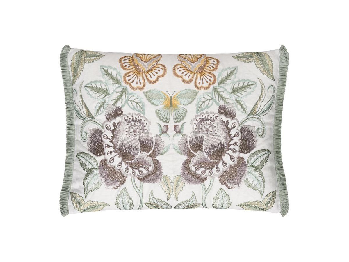 【デザイナーズ ギルド/DESIGNERS GUILD / GOODS】のIsabella Embroidered Cushion / イザベラ エンブロイダード クッション 60 × 45cm インテリア・キッズ・メンズ・レディースファッション・服の通販 founy(ファニー) 　送料無料　Free Shipping　クッション　Cushion　パターン　Pattern　フェザー　Feather　フリンジ　Fringe　モチーフ　Motif　リネン　Linen　無地　Plain Color　ホーム・キャンプ・アウトドア・お取り寄せ　Home,Garden,Outdoor,Camping Gear　家具・インテリア　Furniture　その他 インテリア雑貨、家具　Furniture, Interior, Others　カメオ(表面)|ID: prp329100004025311 ipo3291000000026716795