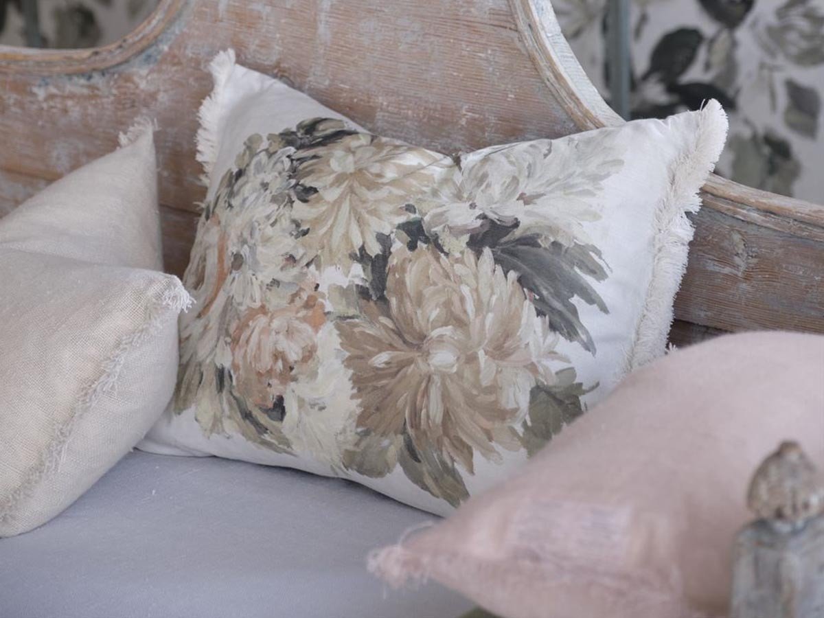 【デザイナーズ ギルド/DESIGNERS GUILD / GOODS】のFleurs d Artistes Cushion / フルール ダーティスト クッション 60 × 45cm(セピア) 人気、トレンドファッション・服の通販 founy(ファニー) 　送料無料　Free Shipping　クッション　Cushion　パターン　Pattern　フェザー　Feather　フリンジ　Fringe　プリント　Print　手描き　Hand Drawn　ホーム・キャンプ・アウトドア・お取り寄せ　Home,Garden,Outdoor,Camping Gear　家具・インテリア　Home Furniture & Interior. Stylish & Functional Living Spaces　その他 インテリア雑貨、家具　Furniture, Interior, Others　other-5|ID: prp329100004025315 ipo3291000000031475384