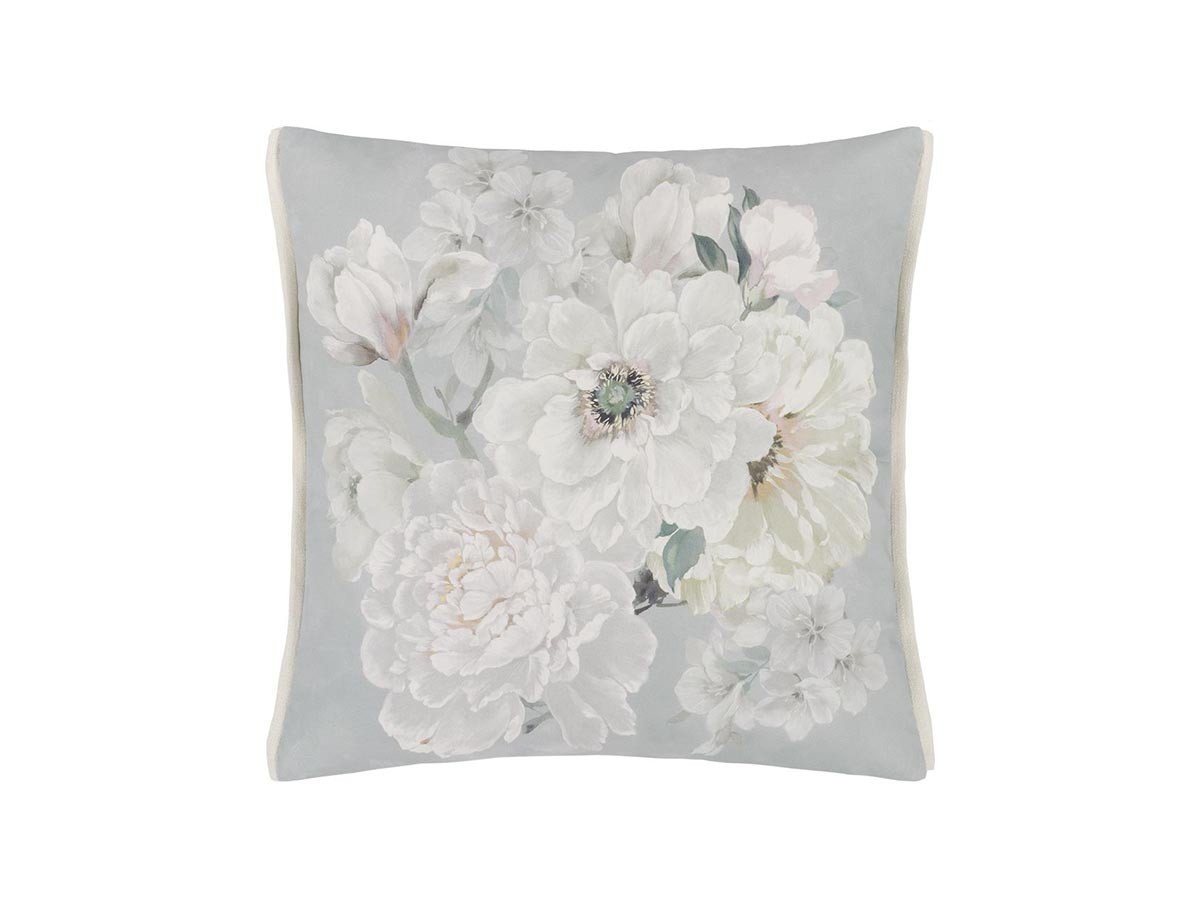【デザイナーズ ギルド/DESIGNERS GUILD / GOODS】のFleur Blanche Cushion / フルール ブランシュ クッション 50 × 50cm インテリア・キッズ・メンズ・レディースファッション・服の通販 founy(ファニー) 　送料無料　Free Shipping　クッション　Cushion, Throw Pillow　トリミング　Trimming, Decorative Edge　パターン　Pattern, Design Print　フェザー　Feather, Feather Detail　プリント　Print, Printed Pattern　ホーム・キャンプ・アウトドア・お取り寄せ　Home Living / Home & Lifestyle / Camping Gear / Outdoor Camping　家具・インテリア　Home Furniture & Interior. Stylish & Functional Living Spaces　その他 インテリア雑貨、家具　Home Decor & Furniture Extras　プラチナム(表面)|ID: prp329100004025316 ipo3291000000035326081