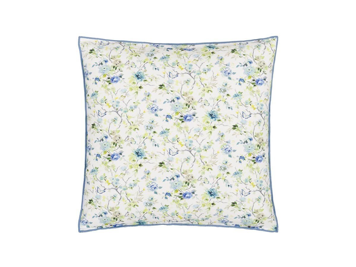 【デザイナーズ ギルド/DESIGNERS GUILD / GOODS】のFiore d Acqua Cushion / フィオーレダックァ クッション 50 × 50cm インテリア・キッズ・メンズ・レディースファッション・服の通販 founy(ファニー) 　送料無料　Free Shipping　クッション　Cushion, Throw Pillow　パターン　Pattern, Design Print　フェザー　Feather, Feather Detail　プリント　Print, Printed Pattern　ホーム・キャンプ・アウトドア・お取り寄せ　Home Living / Home & Lifestyle / Camping Gear / Outdoor Camping　家具・インテリア　Home Furniture & Interior. Stylish & Functional Living Spaces　その他 インテリア雑貨、家具　Home Decor & Furniture Extras　デルフト(裏面)|ID: prp329100004025320 ipo3291000000035326115