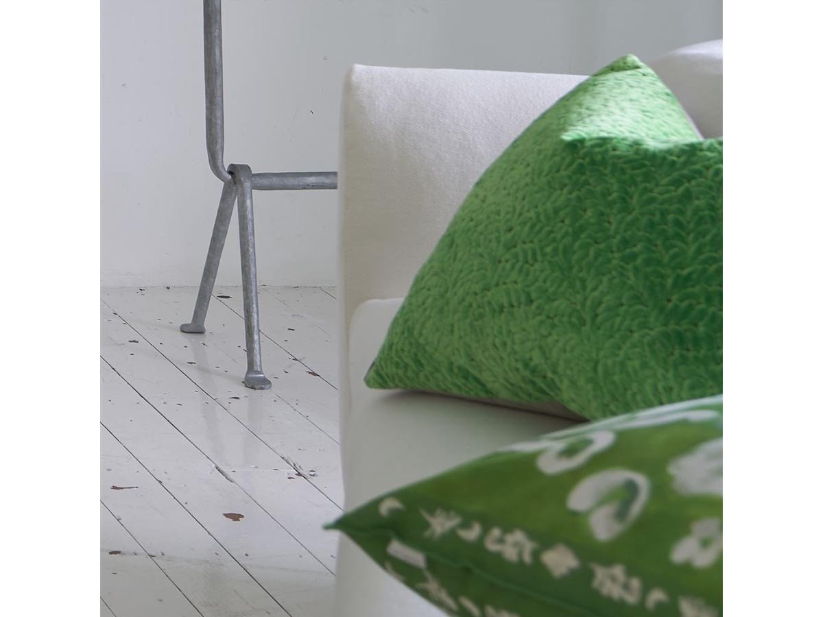 【デザイナーズ ギルド/DESIGNERS GUILD / GOODS】のCartouche Cushion / カルトゥーシュ クッション 60 × 45cm 人気、トレンドファッション・服の通販 founy(ファニー) 　送料無料　Free Shipping　エレガント 上品　Elegant　クッション　Cushion, Throw Pillow　シルバー　Silver, Metallic Silver　トリミング　Trimming, Decorative Edge　パターン　Pattern, Design Print　フェザー　Feather, Feather Detail　ベルベット　Velvet, Velvety　ホーム・キャンプ・アウトドア・お取り寄せ　Home Living / Home & Lifestyle / Camping Gear / Outdoor Camping　家具・インテリア　Home Furniture & Interior. Stylish & Functional Living Spaces　その他 インテリア雑貨、家具　Home Decor & Furniture Extras　other-6|ID: prp329100004025330 ipo3291000000031475431