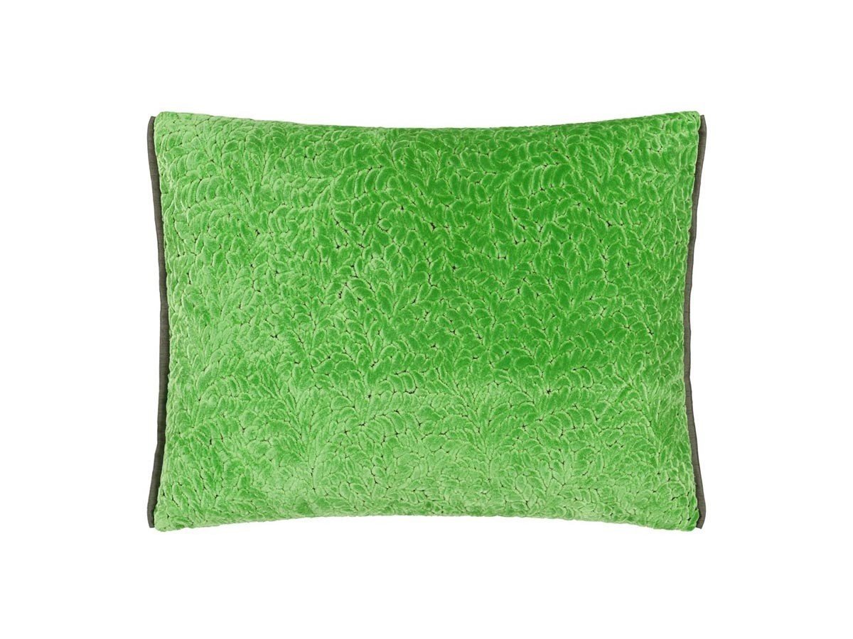 【デザイナーズ ギルド/DESIGNERS GUILD / GOODS】のCartouche Cushion / カルトゥーシュ クッション 60 × 45cm インテリア・キッズ・メンズ・レディースファッション・服の通販 founy(ファニー) 　送料無料　Free Shipping　エレガント 上品　Elegant　クッション　Cushion, Throw Pillow　シルバー　Silver, Metallic Silver　トリミング　Trimming, Decorative Edge　パターン　Pattern, Design Print　フェザー　Feather, Feather Detail　ベルベット　Velvet, Velvety　ホーム・キャンプ・アウトドア・お取り寄せ　Home Living / Home & Lifestyle / Camping Gear / Outdoor Camping　家具・インテリア　Home Furniture & Interior. Stylish & Functional Living Spaces　その他 インテリア雑貨、家具　Home Decor & Furniture Extras　マラカイト(表面)|ID: prp329100004025330 ipo3291000000035326169