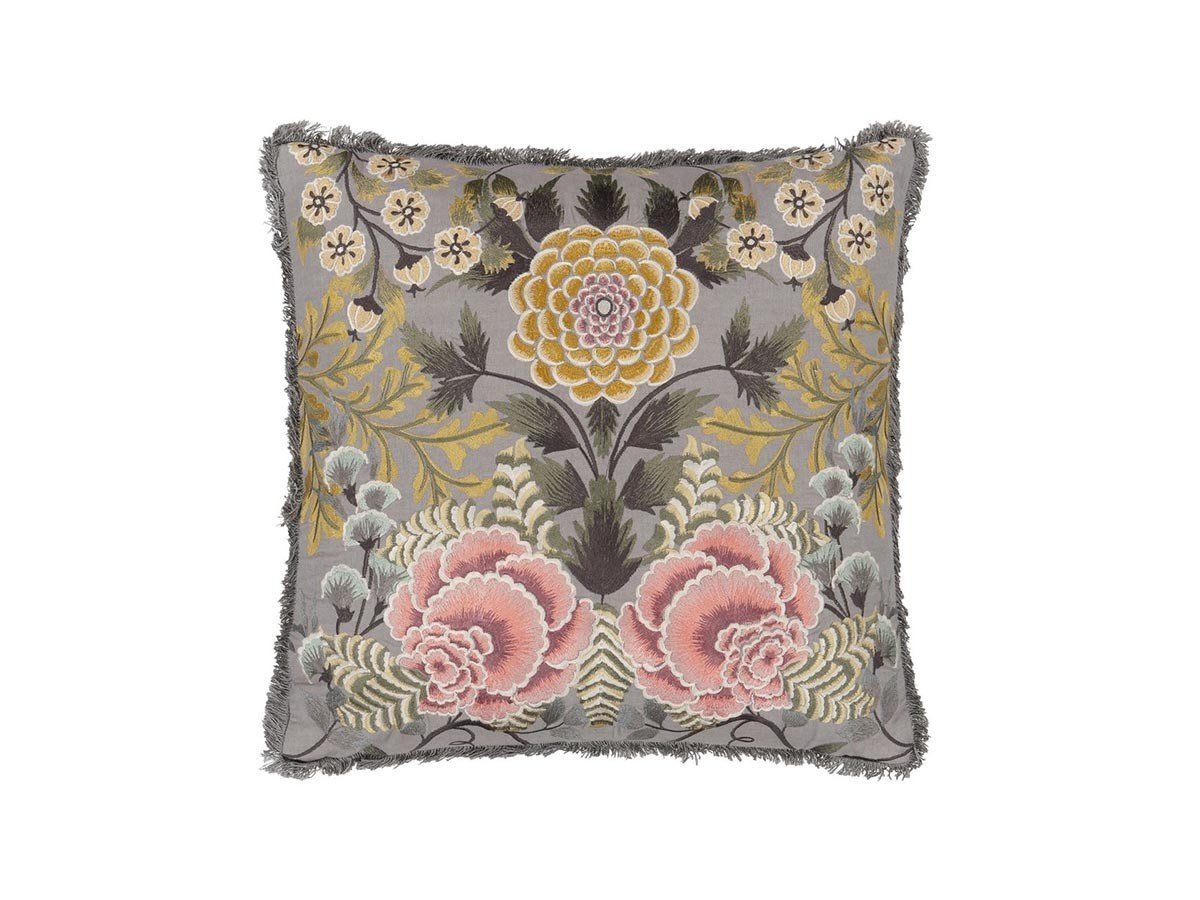 【デザイナーズ ギルド/DESIGNERS GUILD / GOODS】のBrocart Decoratif Embroidered Cushion / ブロケード デコラティヴ エンブロイダード クッション 50 × 50cm インテリア・キッズ・メンズ・レディースファッション・服の通販 founy(ファニー) 　送料無料　Free Shipping　クッション　Cushion, Throw Pillow　パターン　Pattern, Design Print　フェザー　Feather, Feather Detail　フリンジ　Fringe, Tassel　プリント　Print, Printed Pattern　人気　Popular, Best Seller　ホーム・キャンプ・アウトドア・お取り寄せ　Home Living / Home & Lifestyle / Camping Gear / Outdoor Camping　家具・インテリア　Home Furniture & Interior. Stylish & Functional Living Spaces　その他 インテリア雑貨、家具　Home Decor & Furniture Extras　セピア(表面)|ID: prp329100004025336 ipo3291000000030173617