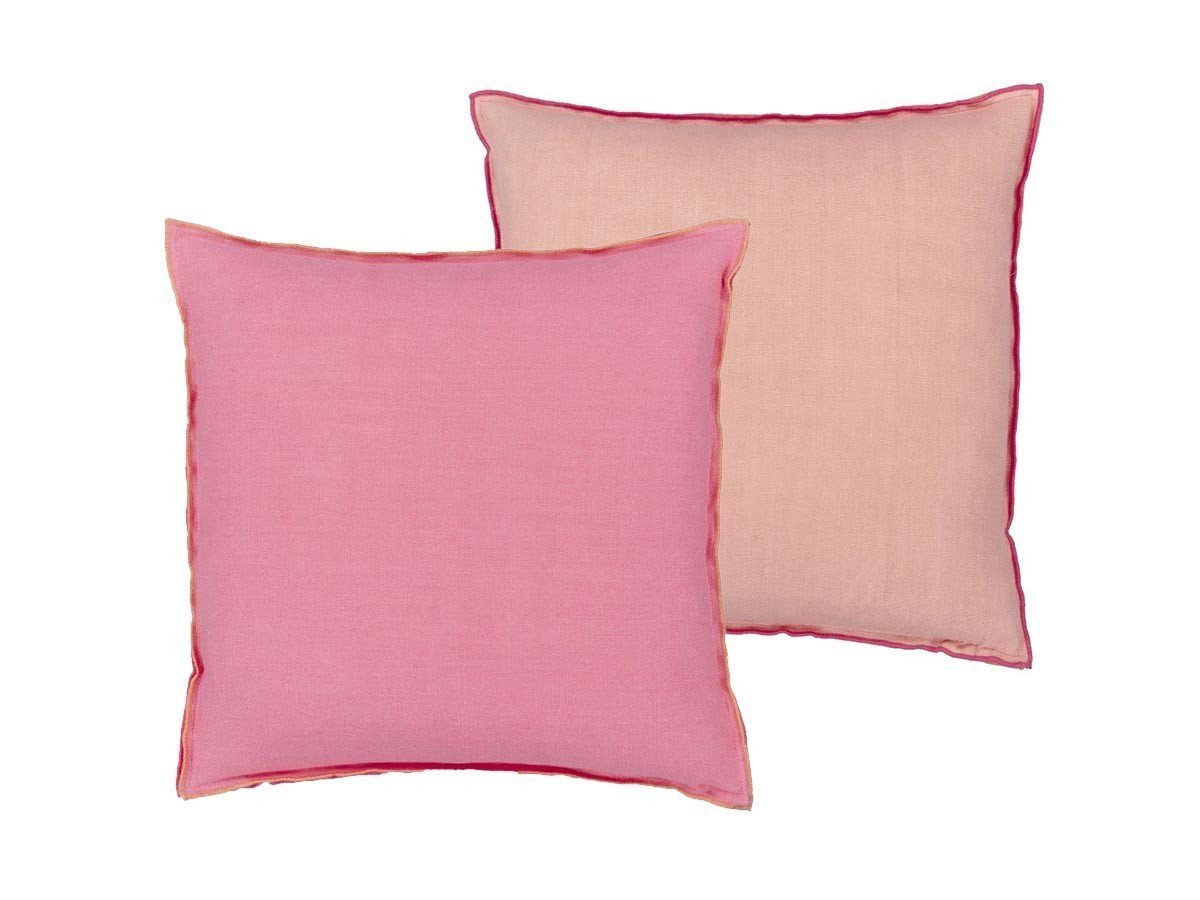 【デザイナーズ ギルド/DESIGNERS GUILD / GOODS】のBrera Lino Cushion / ブレラ リノ クッション 43 × 43cm インテリア・キッズ・メンズ・レディースファッション・服の通販 founy(ファニー) 　送料無料　Free Shipping　クッション　Cushion, Throw Pillow　パターン　Pattern, Design Print　フェザー　Feather, Feather Detail　リネン　Linen, Linen Fabric　ホーム・キャンプ・アウトドア・お取り寄せ　Home Living / Home & Lifestyle / Camping Gear / Outdoor Camping　家具・インテリア　Home Furniture & Interior. Stylish & Functional Living Spaces　その他 インテリア雑貨、家具　Home Decor & Furniture Extras　ハイビスカス & ピーチ|ID: prp329100004025344 ipo3291000000035326199