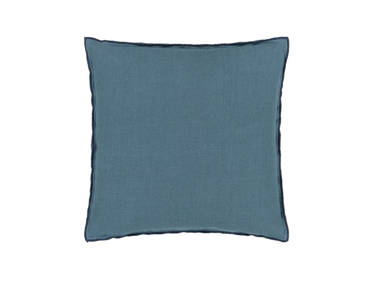 【デザイナーズ ギルド/DESIGNERS GUILD / GOODS】のBrera Lino Cushion / ブレラ リノ クッション 43 × 43cm インテリア・キッズ・メンズ・レディースファッション・服の通販 founy(ファニー) 　送料無料　Free Shipping　クッション　Cushion, Throw Pillow　パターン　Pattern, Design Print　フェザー　Feather, Feather Detail　リネン　Linen, Linen Fabric　ホーム・キャンプ・アウトドア・お取り寄せ　Home Living / Home & Lifestyle / Camping Gear / Outdoor Camping　家具・インテリア　Home Furniture & Interior. Stylish & Functional Living Spaces　その他 インテリア雑貨、家具　Home Decor & Furniture Extras　ミッドナイト & シャンブレー(表面)|ID: prp329100004025344 ipo3291000000035326240