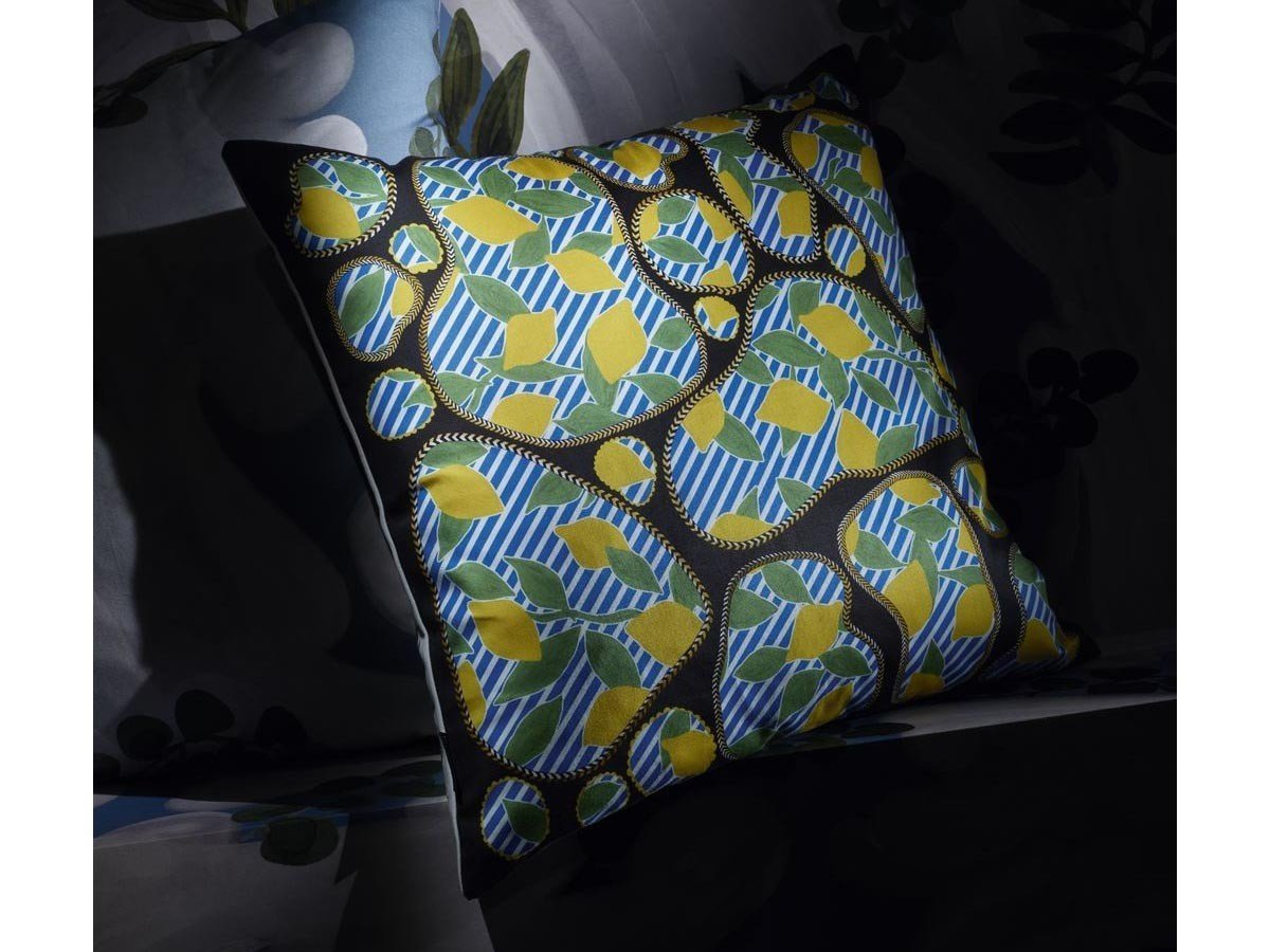 【デザイナーズ ギルド/DESIGNERS GUILD / GOODS】のChristian Lacroix Lemon Pebbles Citron Cushion / クリスチャンラクロワ レモン ペブル シトロン クッション 50 × 50cm 人気、トレンドファッション・服の通販 founy(ファニー) 　送料無料　Free Shipping　クッション　Cushion　グラフィック　Graphic　ファブリック　Fabric　フェザー　Feather　モチーフ　Motif　ホーム・キャンプ・アウトドア・お取り寄せ　Home,Garden,Outdoor,Camping Gear　家具・インテリア　Home Furniture & Interior. Stylish & Functional Living Spaces　その他 インテリア雑貨、家具　Furniture, Interior, Others　other-2|ID: prp329100004025348 ipo3291000000031475455