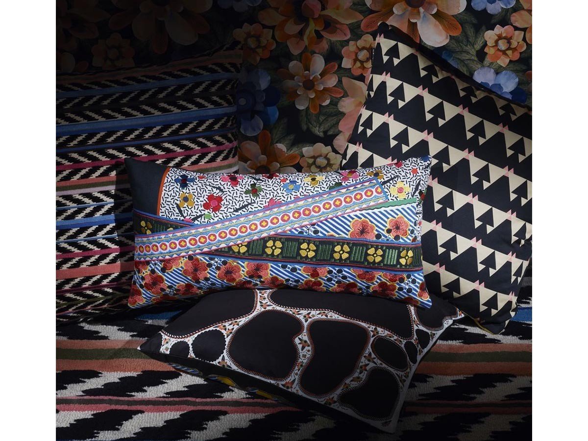【デザイナーズ ギルド/DESIGNERS GUILD / GOODS】のChristian Lacroix Lemon Pebbles Citron Cushion / クリスチャンラクロワ レモン ペブル シトロン クッション 50 × 50cm 人気、トレンドファッション・服の通販 founy(ファニー) 　送料無料　Free Shipping　クッション　Cushion　グラフィック　Graphic　ファブリック　Fabric　フェザー　Feather　モチーフ　Motif　ホーム・キャンプ・アウトドア・お取り寄せ　Home,Garden,Outdoor,Camping Gear　家具・インテリア　Home Furniture & Interior. Stylish & Functional Living Spaces　その他 インテリア雑貨、家具　Furniture, Interior, Others　other-3|ID: prp329100004025348 ipo3291000000031475456
