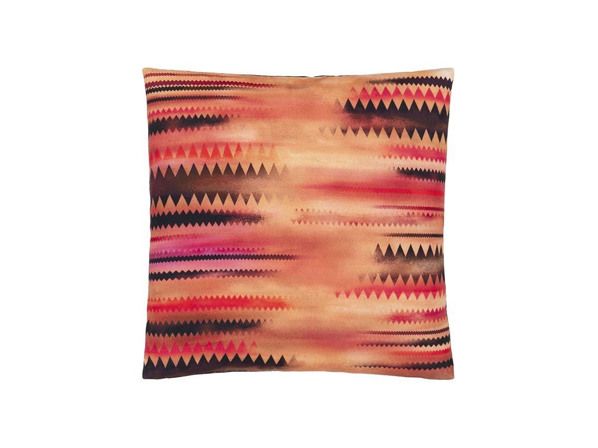 【デザイナーズ ギルド/DESIGNERS GUILD / GOODS】のChristian Lacroix Lacroix Graphe Magenta Cushion / クリスチャンラクロワ ラクロワグラフ マジェンタ クッション 45 × 45cm 人気、トレンドファッション・服の通販 founy(ファニー) 　送料無料　Free Shipping　クッション　Cushion　グラフィック　Graphic　サテン　Satin　チューブ　Tube　パターン　Pattern　ファブリック　Fabric　フェザー　Feather　プリント　Print　ホーム・キャンプ・アウトドア・お取り寄せ　Home,Garden,Outdoor,Camping Gear　家具・インテリア　Home Furniture & Interior. Stylish & Functional Living Spaces　その他 インテリア雑貨、家具　Furniture, Interior, Others　other-6|ID: prp329100004025349 ipo3291000000031475463