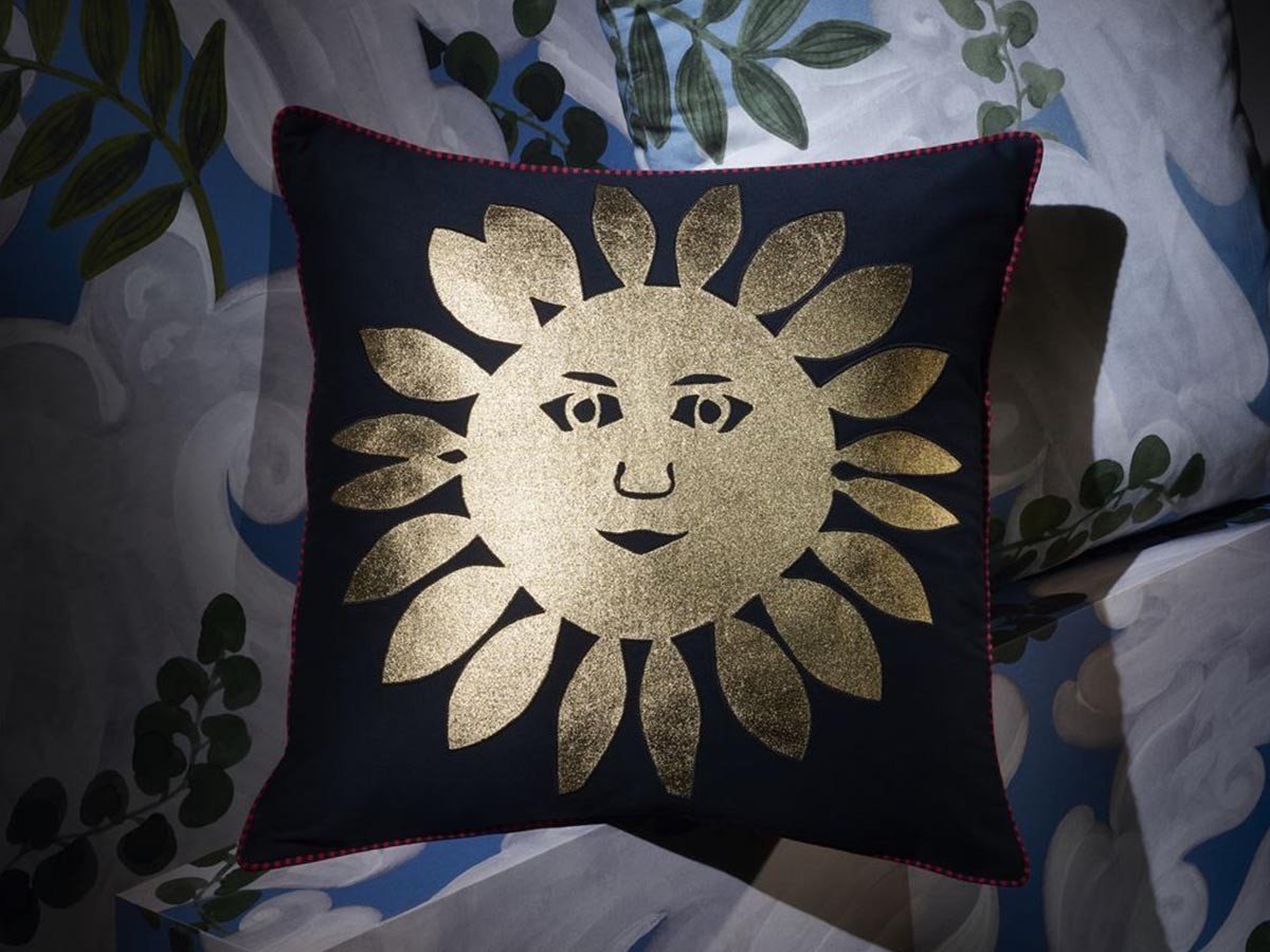 【デザイナーズ ギルド/DESIGNERS GUILD / GOODS】のChristian Lacroix Hello Sunshine Or Cushion / クリスチャンラクロワ ハローサンシャイン クッション 50 × 50cm 人気、トレンドファッション・服の通販 founy(ファニー) 　送料無料　Free Shipping　カラフル　Colorful　クッション　Cushion　ファブリック　Fabric　フェザー　Feather　マーブル　Marble　ホーム・キャンプ・アウトドア・お取り寄せ　Home,Garden,Outdoor,Camping Gear　家具・インテリア　Home Furniture & Interior. Stylish & Functional Living Spaces　その他 インテリア雑貨、家具　Furniture, Interior, Others　other-4|ID: prp329100004025351 ipo3291000000031475471
