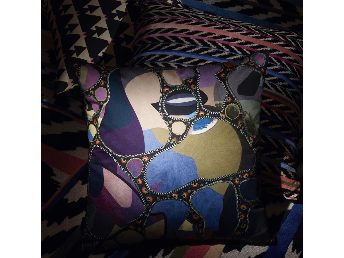 【デザイナーズ ギルド/DESIGNERS GUILD / GOODS】のChristian Lacroix Gems Mix Agate Cushion / クリスチャンラクロワ ジェムズミックス アガット クッション 50 × 50cm 人気、トレンドファッション・服の通販 founy(ファニー) 　送料無料　Free Shipping　クッション　Cushion　サテン　Satin　ファブリック　Fabric　フェザー　Feather　プリント　Print　ホーム・キャンプ・アウトドア・お取り寄せ　Home,Garden,Outdoor,Camping Gear　家具・インテリア　Home Furniture & Interior. Stylish & Functional Living Spaces　その他 インテリア雑貨、家具　Furniture, Interior, Others　other-2|ID: prp329100004025352 ipo3291000000031475474