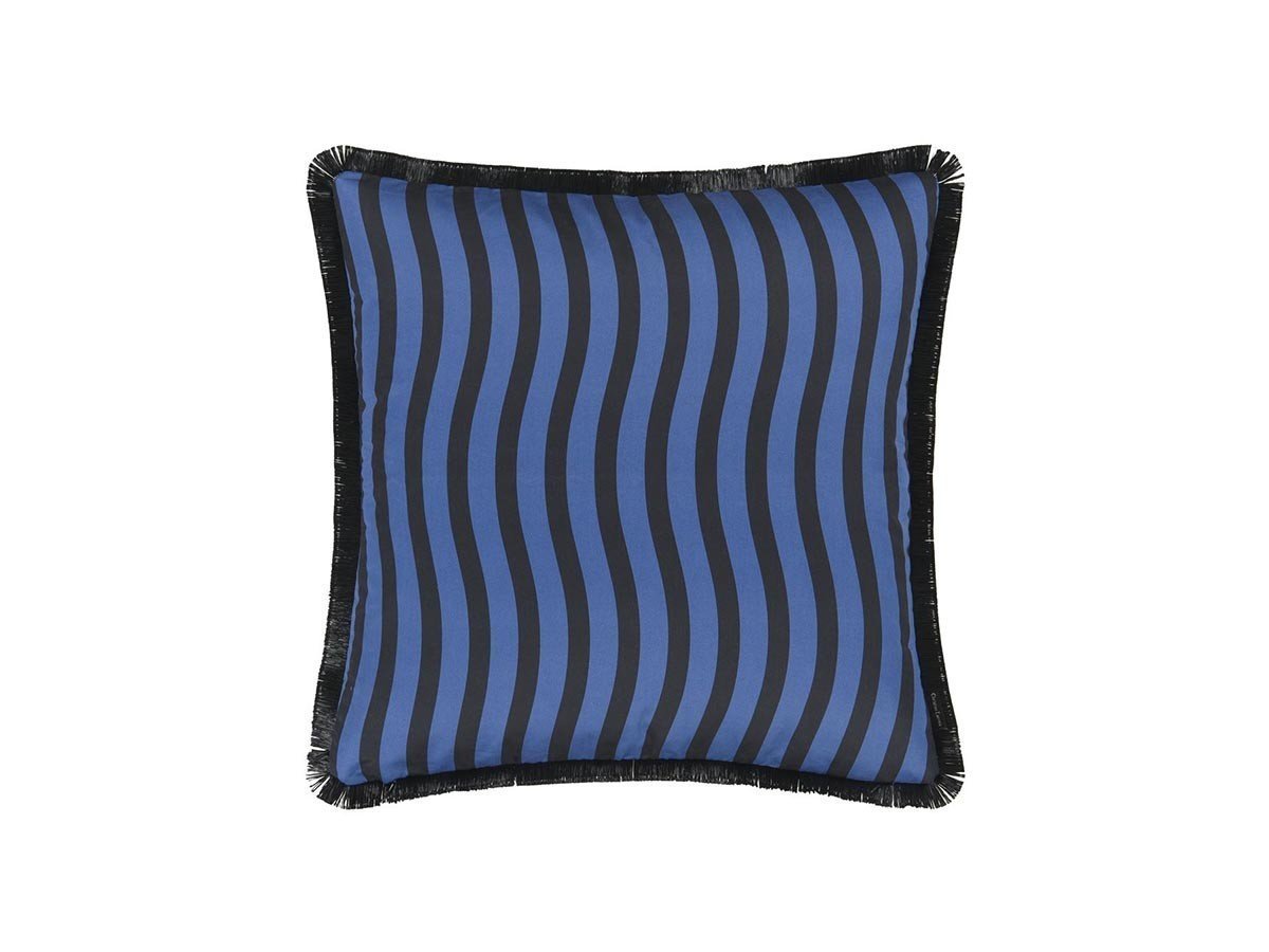 【デザイナーズ ギルド/DESIGNERS GUILD / GOODS】のChristian Lacroix Iris des Marais Craie Cushion / クリスチャンラクロワ イリスデマレ クレ クッション 55 × 55cm インテリア・キッズ・メンズ・レディースファッション・服の通販 founy(ファニー) 　クッション　Cushion　サテン　Satin　ファブリック　Fabric　フェザー　Feather　フランス　France　プリント　Print　モチーフ　Motif　ラフィア　Raffia　送料無料　Free Shipping　ホーム・キャンプ・アウトドア・お取り寄せ　Home,Garden,Outdoor,Camping Gear　家具・インテリア　Furniture　その他 インテリア雑貨、家具　Furniture, Interior, Others　|ID: prp329100004025358 ipo3291000000026717233