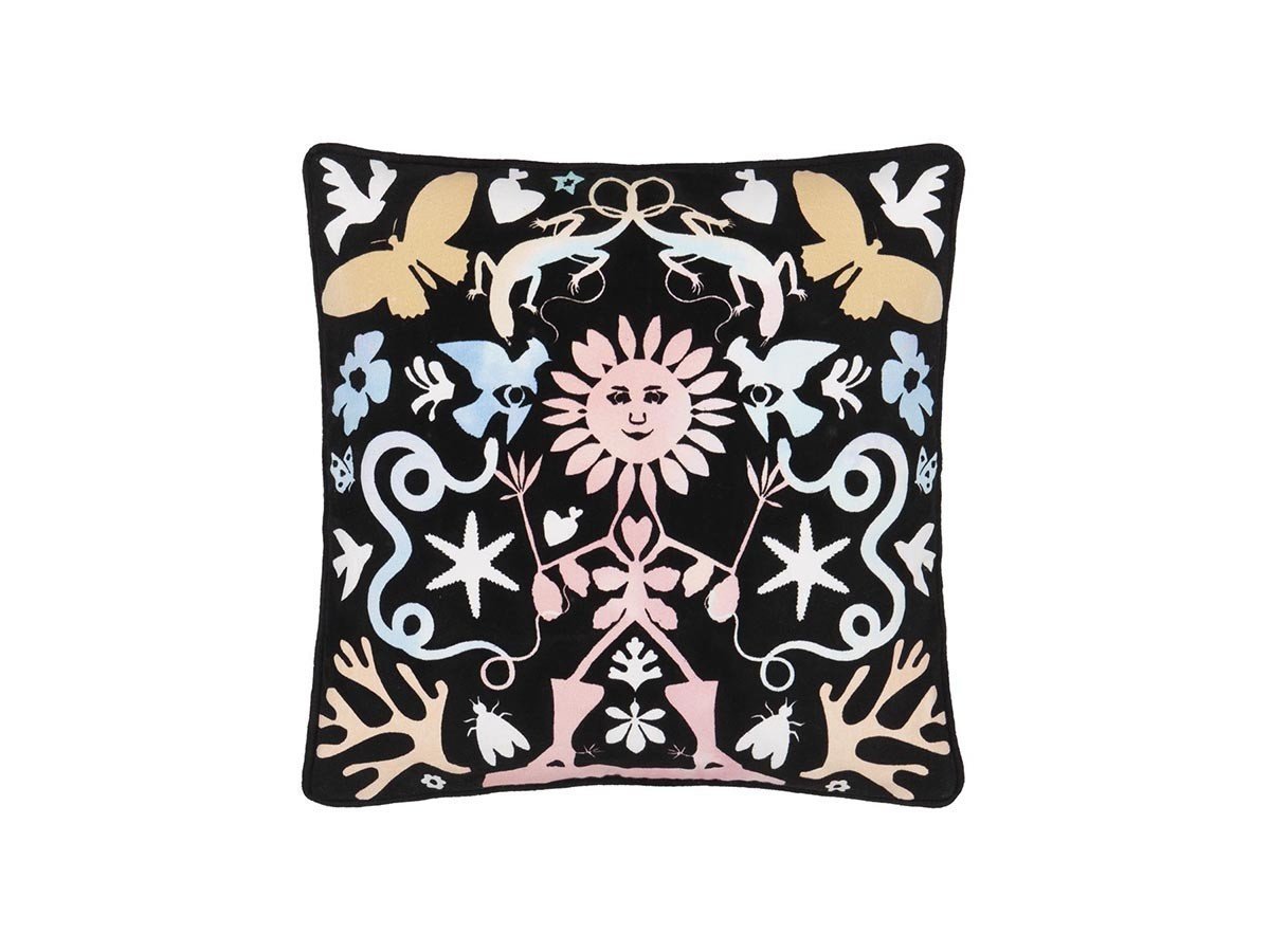 【デザイナーズ ギルド/DESIGNERS GUILD / GOODS】のChristian Lacroix Reve de Papier Jais Cushion / クリスチャンラクロワ レーヴ ド パピエ ジェ クッション 45 × 45cm インテリア・キッズ・メンズ・レディースファッション・服の通販 founy(ファニー) 　送料無料　Free Shipping　クッション　Cushion, Throw Pillow　パイピング　Piping, Trim Design　ファブリック　Fabric, Textile　フェザー　Feather, Feather Detail　プリント　Print, Printed Pattern　モチーフ　Motif, Design Theme　ホーム・キャンプ・アウトドア・お取り寄せ　Home Living / Home & Lifestyle / Camping Gear / Outdoor Camping　家具・インテリア　Home Furniture & Interior. Stylish & Functional Living Spaces　その他 インテリア雑貨、家具　Home Decor & Furniture Extras　|ID: prp329100004025363 ipo3291000000035326319