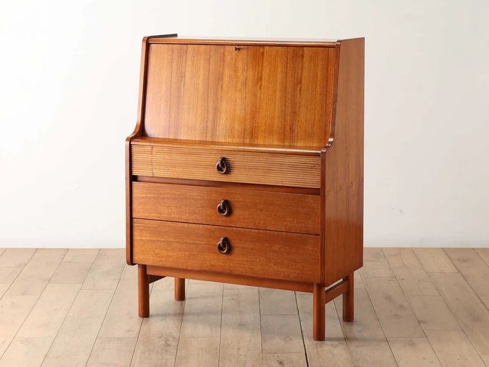 【ロイズ アンティークス/Lloyd's Antiques / GOODS】のReal Antique Bureau / 英国アンティーク家具 ビューロー QA005032 インテリア・キッズ・メンズ・レディースファッション・服の通販 founy(ファニー) https://founy.com/ おすすめ Recommend アンティーク Antique デスク Desk ホーム・キャンプ・アウトドア・お取り寄せ Home,Garden,Outdoor,Camping Gear 家具・インテリア Furniture 収納家具・キャビネット Storage Furniture チェスト Chest |ID: prp329100004027256 ipo3291000000028634218