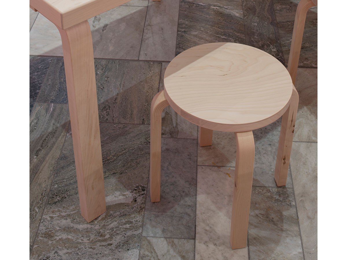 【アルテック/artek / GOODS】のSTOOL E60 WILD BIRCH / スツール E60 ワイルドバーチ インテリア・キッズ・メンズ・レディースファッション・服の通販 founy(ファニー) 　イタリア　Italy　フラット　Flat　送料無料　Free Shipping　ホーム・キャンプ・アウトドア・お取り寄せ　Home,Garden,Outdoor,Camping Gear　家具・インテリア　Furniture　チェア・椅子　Chair　スツール　Stool　新たな木材選定基準のもと、より自然に近い状態のフィンランド産バーチを用いています。個々の木材に表れる|ID: prp329100004032551 ipo3291000000026799537