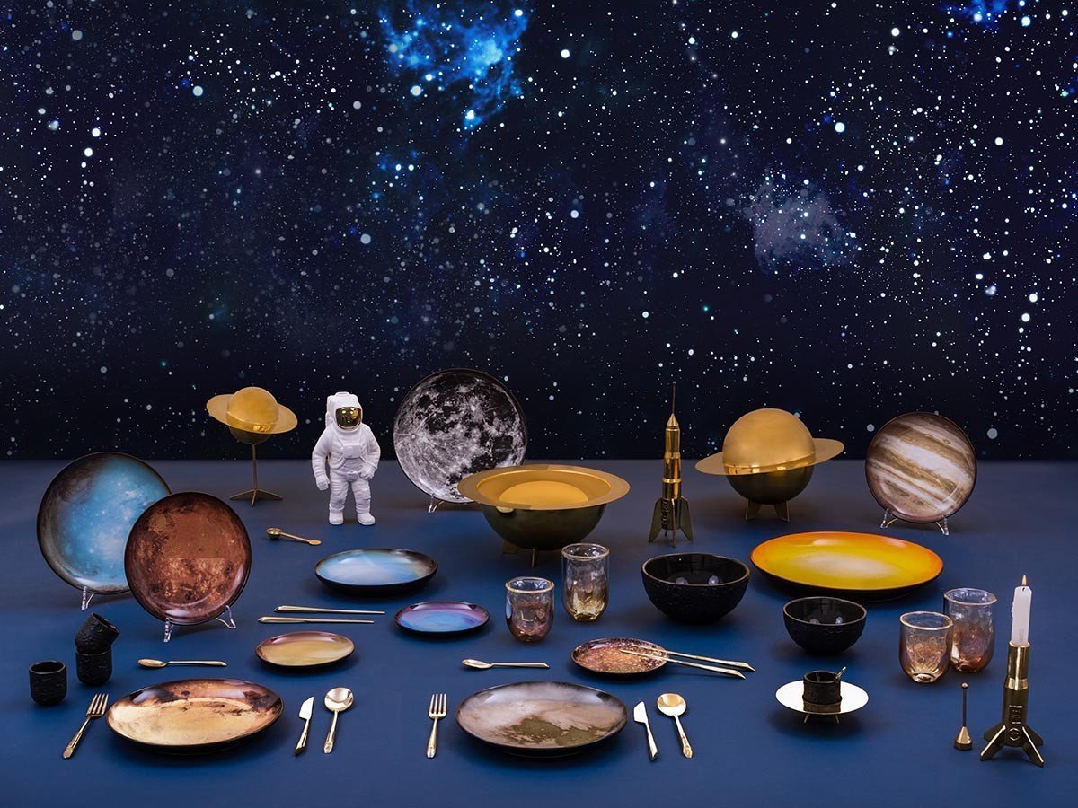 【ディーゼルリビング ウィズ セレッティ/DIESEL LIVING with SELETTI / GOODS】のCOSMIC DINER PLATE SUN / コズミックダイナー プレート(太陽) インテリア・キッズ・メンズ・レディースファッション・服の通販 founy(ファニー) 　イタリア　Italy　センター　Center　ダメージ　Damage　テーブル　Table　プレート　Plate　モチーフ　Motif　皿　Dish　宇宙をテーマに、9つの惑星と太陽、月の幻想的な美しさを表現したCOSMIC DINERシリーズ|ID: prp329100004047604 ipo3291000000027115041