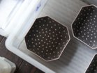 【源右衛門窯/Gen Emon Kiln / GOODS】の染付梅地紋 方皿 / 染付梅地紋 方皿 すべて手作業で細やかに描かれています(生産工程参考イメージ)|ID: prp329100004052904 ipo3291000000030171169