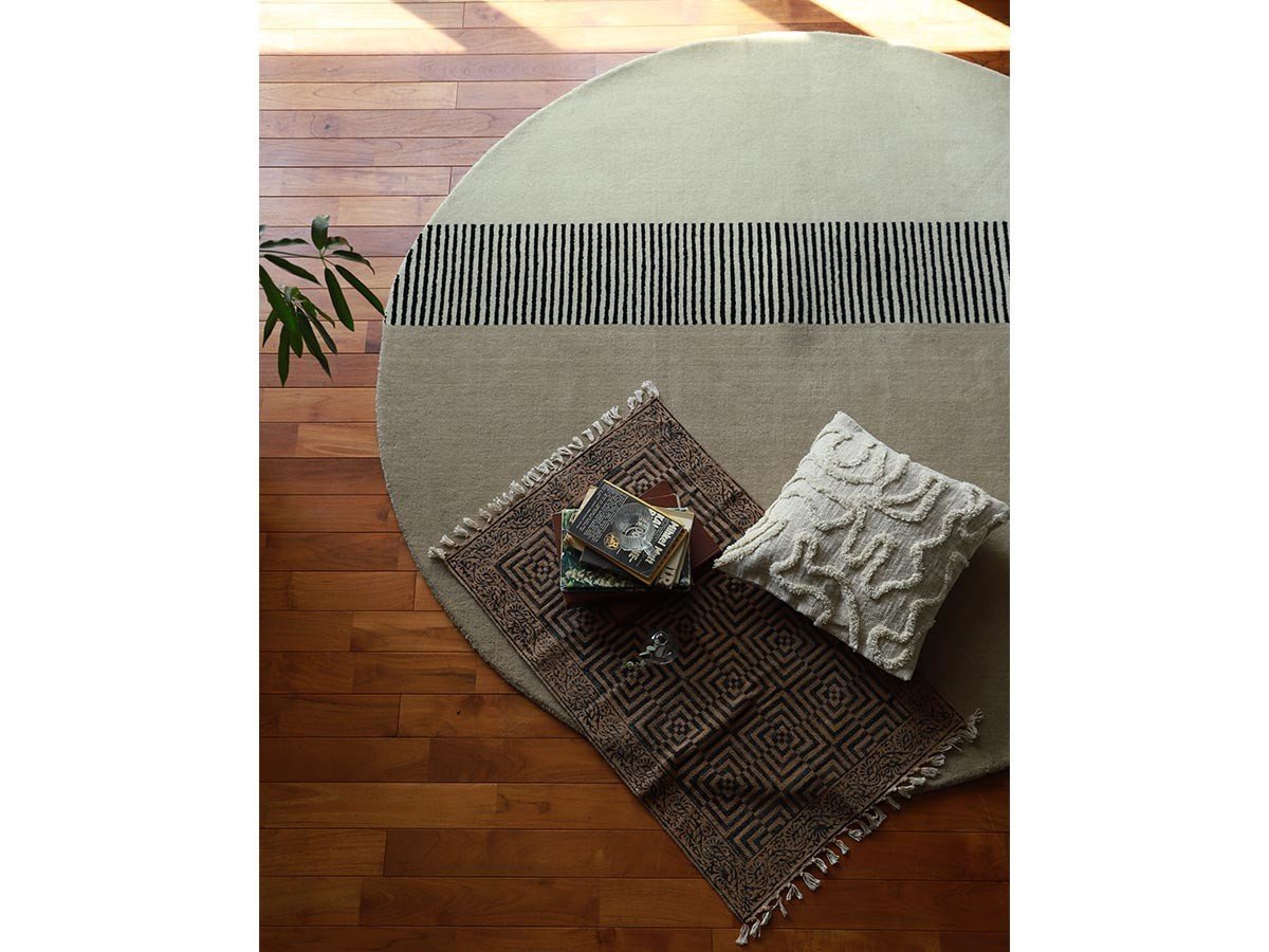 【アデペシュ/a.depeche / GOODS】のpell wool rug circle bais / ペル ウールラグ サークル バーイース 人気、トレンドファッション・服の通販 founy(ファニー) 　クッション　Cushion, Throw Pillow　サークル　Circle, Round Design　ハンド　Hand, Handmade　ホーム・キャンプ・アウトドア・お取り寄せ　Home Living / Home & Lifestyle / Camping Gear / Outdoor Camping　家具・インテリア　Home Furniture & Interior. Stylish & Functional Living Spaces　その他 インテリア雑貨、家具　Home Decor & Furniture Extras　other-5|ID: prp329100004054846 ipo3291000000031473386
