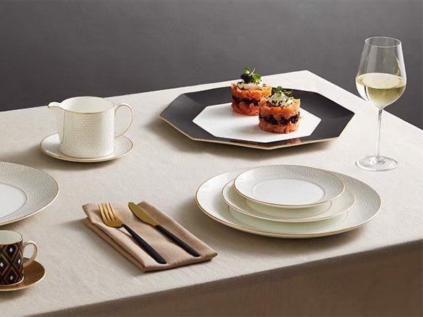 【ウェッジウッド/WEDGWOOD / GOODS】のGIO PLATINUM DEEP PLATE / ジオ プラチナ ディーププレート 22cm インテリア・キッズ・メンズ・レディースファッション・服の通販 founy(ファニー) 　テーブル　Table　パーティ　Party　プレート　Plate　皿　Dish　シリーズ参考イメージ|ID: prp329100004060768 ipo3291000000027346021