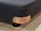 【シーリー/Sealy / GOODS】のBed Frame Vail / ベッドフレーム ヴェイル ダブルクッション 脚タイプ 2カ所にロゴ入りのコーナーガードが付きます。|ID: prp329100004141473 ipo3291000000028426293