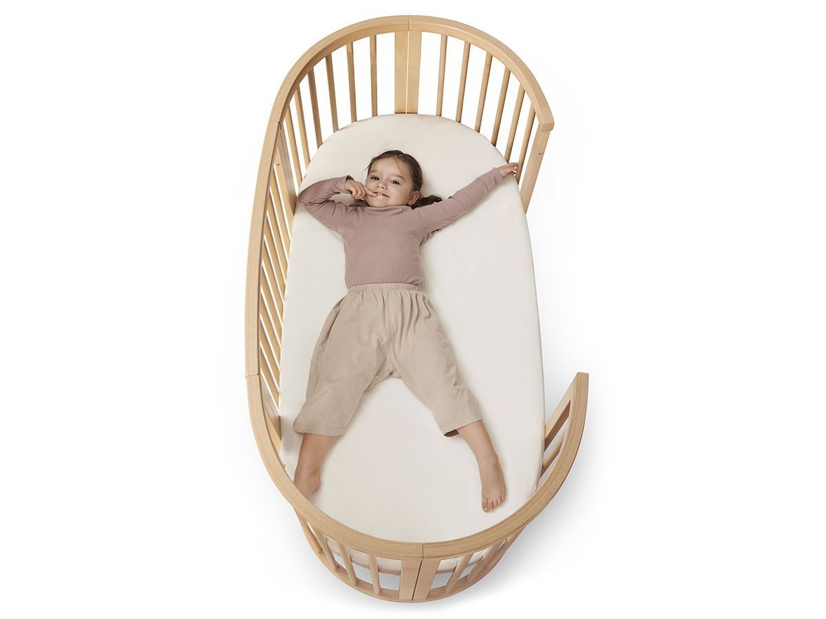 【ストッケ/STOKKE / GOODS】のSTOKKE SLEEPI / ストッケ スリーピー ベッドセット V3 インテリア・キッズ・メンズ・レディースファッション・服の通販 founy(ファニー) 　コンパクト　Compact　センター　Center　ドレープ　Drape　ビーチ　Beach　フィット　Fit　フォルム　Form　ベビー　Baby　メッシュ　Mesh　送料無料　Free Shipping　ホーム・キャンプ・アウトドア・お取り寄せ　Home,Garden,Outdoor,Camping Gear　家具・インテリア　Furniture　キッズ家具　Kids' Furniture　ベビーベッド・子供用ベッド・二段ベッド　Crib/Children's Bed/Bunk Bed　センター柵の片側とキャスターを外すことで、2歳～5歳頃までご使用いただけます。|ID: prp329100004151864 ipo3291000000028573207