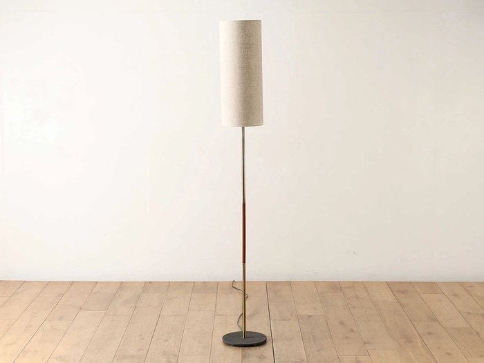 【ロイズ アンティークス/Lloyd's Antiques / GOODS】のReal Antique Svend Aage Sorensen Floor Lamp / デンマークアンティーク家具 スヴェンド オーゲ ソーレンセン フロアランプ インテリア・キッズ・メンズ・レディースファッション・服の通販 founy(ファニー) https://founy.com/ アンティーク Antique ホーム・キャンプ・アウトドア・お取り寄せ Home,Garden,Outdoor,Camping Gear 家具・インテリア Furniture ライト・照明 Lighting & Light Fixtures フロアライト・スタンドライト Floor Light/Stand Light |ID: prp329100004180106 ipo3291000000028955219