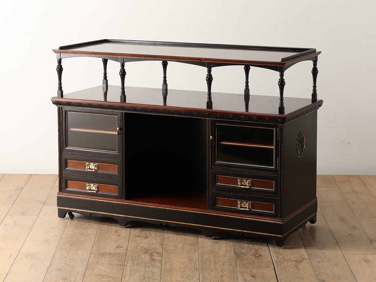 【ロイズ アンティークス/Lloyd's Antiques / GOODS】のReal Antique Counter Sideboard / 英国アンティーク家具 カウンター サイドボード インテリア・キッズ・メンズ・レディースファッション・服の通販 founy(ファニー) 　おすすめ　Recommended / Our Picks　アンティーク　Antique-Inspired　ガラス　Glass, Glassware　ホーム・キャンプ・アウトドア・お取り寄せ　Home Living / Home & Lifestyle / Camping Gear / Outdoor Camping　家具・インテリア　Home Furniture & Interior. Stylish & Functional Living Spaces　収納家具・キャビネット　Storage Furniture　サイドボード・リビング収納　Cabinet / Storage Cabinet　-|ID: prp329100004180118 ipo3291000000030166045