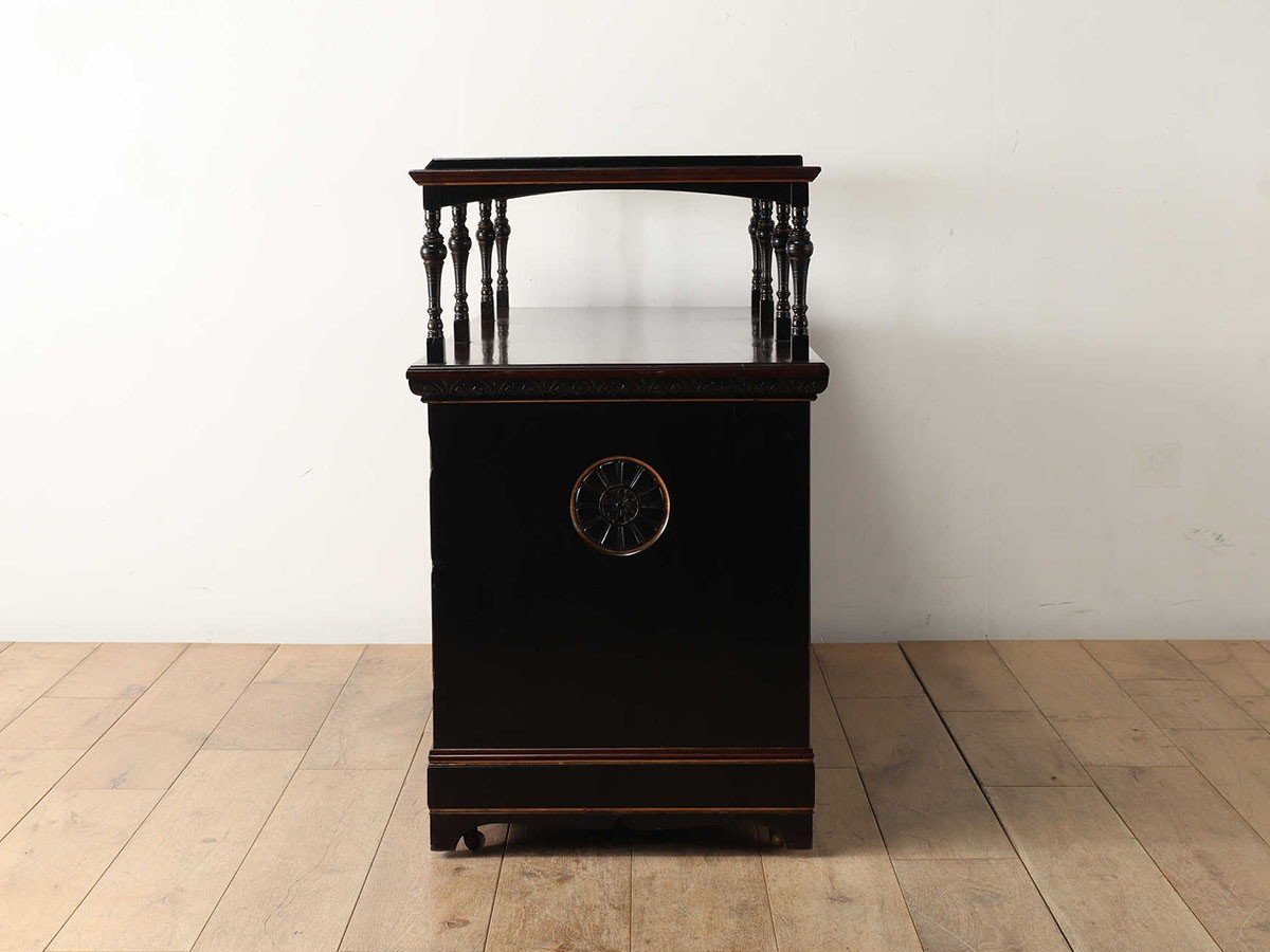 【ロイズ アンティークス/Lloyd's Antiques / GOODS】のReal Antique Counter Sideboard / 英国アンティーク家具 カウンター サイドボード 人気、トレンドファッション・服の通販 founy(ファニー) 　おすすめ　Recommended / Our Picks　アンティーク　Antique-Inspired　ガラス　Glass, Glassware　ホーム・キャンプ・アウトドア・お取り寄せ　Home Living / Home & Lifestyle / Camping Gear / Outdoor Camping　家具・インテリア　Home Furniture & Interior. Stylish & Functional Living Spaces　収納家具・キャビネット　Storage Furniture　サイドボード・リビング収納　Cabinet / Storage Cabinet　other-3|ID: prp329100004180118 ipo3291000000031469869