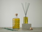 【コモンズ/Komons / GOODS】のReed Diffuser One Too Many Mornings / リードディフューザー ワントゥメニーモーニングス 950ml 左:950ml(本商品)、右:230ml|ID: prp329100004183277 ipo3291000000028976681