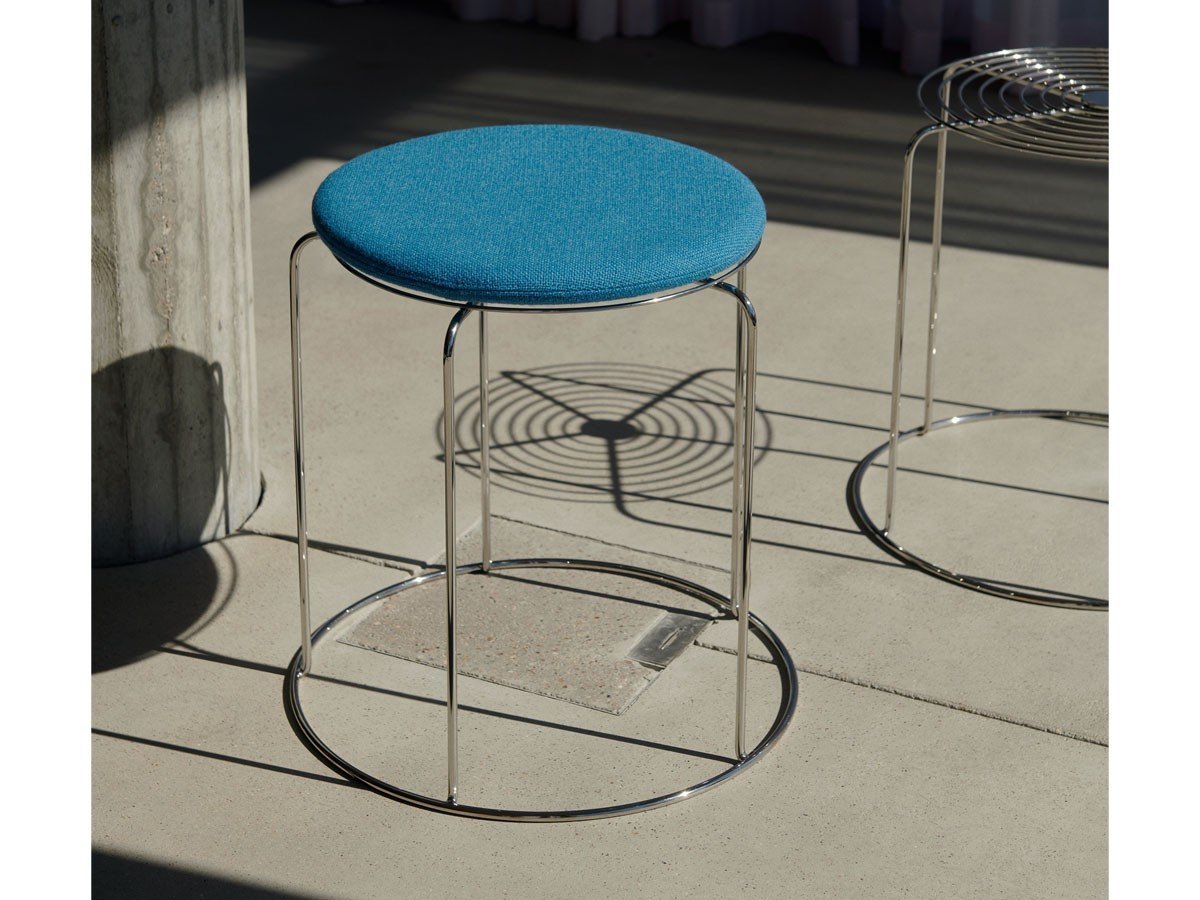 【アンドトラディション/&Tradition / GOODS】のWire Stool Seat PadVP11 / ワイヤースツール シートパッド VP11 インテリア・キッズ・メンズ・レディースファッション・服の通販 founy(ファニー) 　送料無料　Free Shipping　クッション　Cushion, Throw Pillow　マグネット　Magnet, Magnetic Closure　ワイヤー　Wire, Wired Bra　ホーム・キャンプ・アウトドア・お取り寄せ　Home Living / Home & Lifestyle / Camping Gear / Outdoor Camping　家具・インテリア　Home Furniture & Interior. Stylish & Functional Living Spaces　チェア・椅子　Seating & Chairs　スツール・バースツール　Stools & Bar Stools　シートパッドにはマグネットが内蔵されています。|ID: prp329100004185884 ipo3291000000034188717