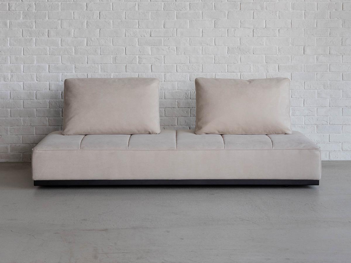 【オアシス/OASIS / GOODS】のGLOW SOFA / グロー ソファ 3人掛けベース + 背クッション2点 インテリア・キッズ・メンズ・レディースファッション・服の通販 founy(ファニー) 　クッション　Cushion　スウェード　Suede　バランス　Balance　フラット　Flat　モコモコ　Fluffy　モダン　Modern　ホーム・キャンプ・アウトドア・お取り寄せ　Home,Garden,Outdoor,Camping Gear　家具・インテリア　Furniture　ソファー　Sofa　脚部が2サイズ(12cm / 3cm)付属。短脚をつけると、ローソファとしてもお使いになれます。|ID: prp329100004185926 ipo3291000000030165712