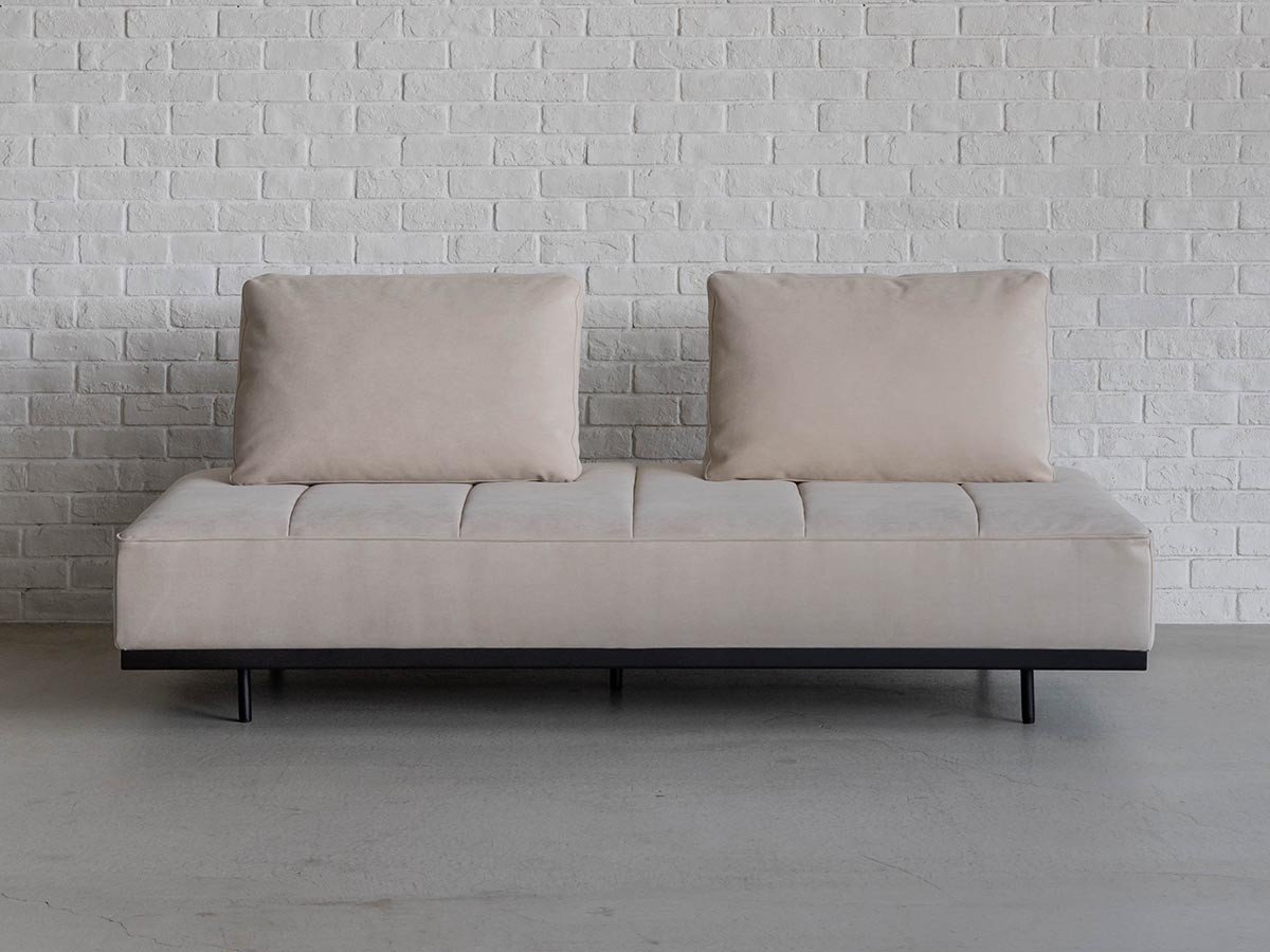【オアシス/OASIS / GOODS】のGLOW SOFA / グロー ソファ 3人掛けベース インテリア・キッズ・メンズ・レディースファッション・服の通販 founy(ファニー) 　クッション　Cushion　バランス　Balance　フラット　Flat　モダン　Modern　ホーム・キャンプ・アウトドア・お取り寄せ　Home,Garden,Outdoor,Camping Gear　家具・インテリア　Furniture　ソファー　Sofa　お好みで別売りの背クッションを合わせてコーディネートを楽しめます。張地:ベース /|ID: prp329100004185946 ipo3291000000030165900