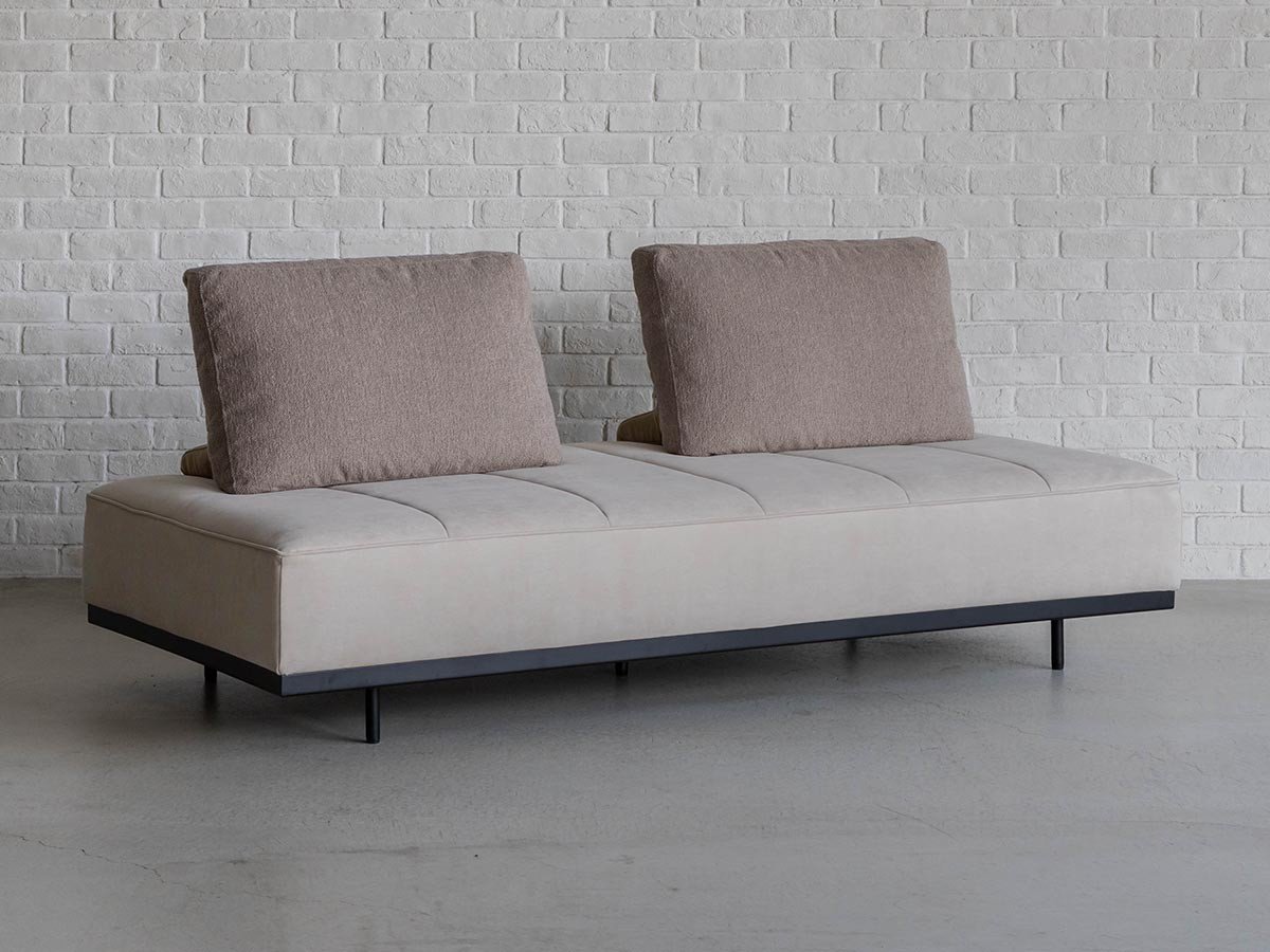 【オアシス/OASIS / GOODS】のGLOW SOFA / グロー ソファ 3人掛けベース インテリア・キッズ・メンズ・レディースファッション・服の通販 founy(ファニー) 　クッション　Cushion　バランス　Balance　フラット　Flat　モダン　Modern　ホーム・キャンプ・アウトドア・お取り寄せ　Home,Garden,Outdoor,Camping Gear　家具・インテリア　Furniture　ソファー　Sofa　張地:ベース / クリーム(スウェード調)、背クッション / TIM ベージュ|ID: prp329100004185946 ipo3291000000030165901