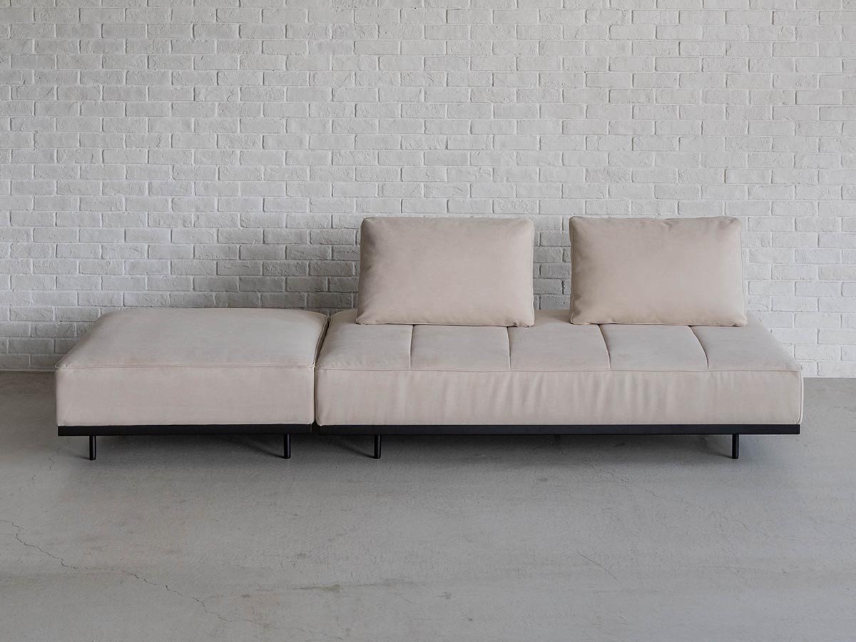 【オアシス/OASIS / GOODS】のGLOW SOFA / グロー ソファ 3人掛けベース インテリア・キッズ・メンズ・レディースファッション・服の通販 founy(ファニー) 　クッション　Cushion　バランス　Balance　フラット　Flat　モダン　Modern　ホーム・キャンプ・アウトドア・お取り寄せ　Home,Garden,Outdoor,Camping Gear　家具・インテリア　Furniture　ソファー　Sofa　セット内容:スツール、2.5人掛けベース、背クッション × 2|ID: prp329100004185946 ipo3291000000030165907