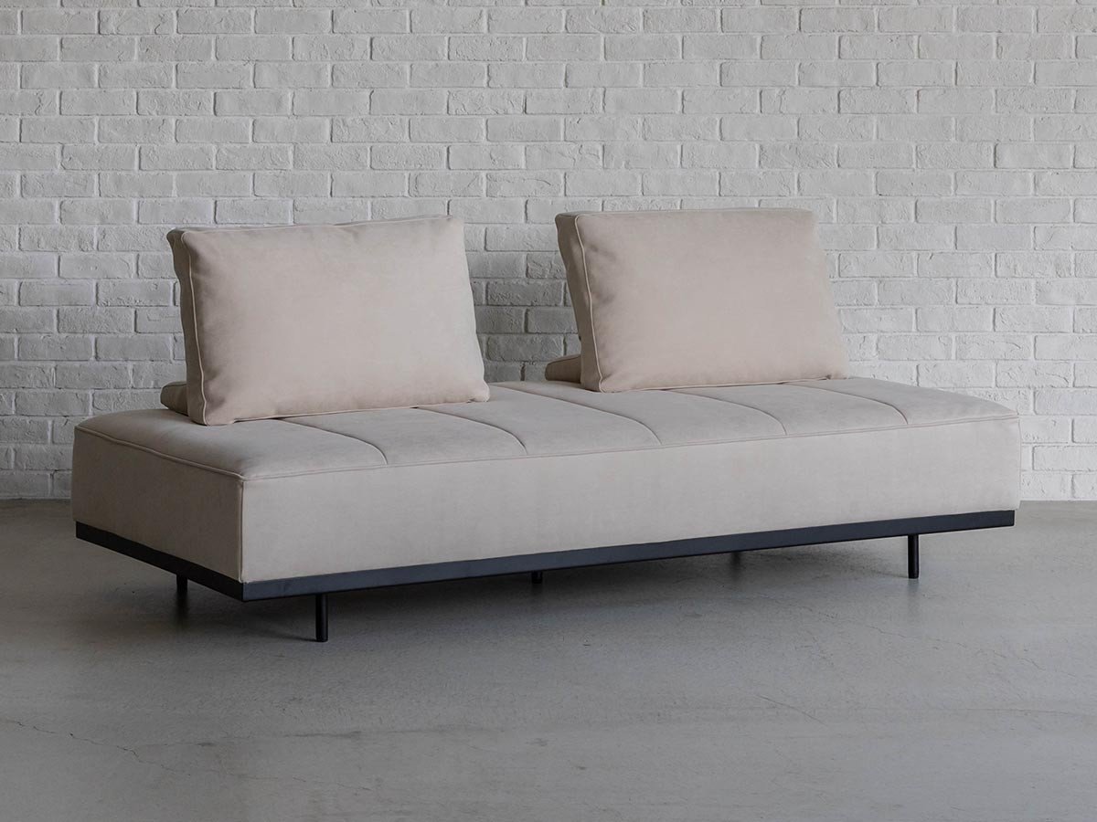 【オアシス/OASIS / GOODS】のGLOW SOFA / グロー ソファ 3人掛けベース インテリア・キッズ・メンズ・レディースファッション・服の通販 founy(ファニー) 　クッション　Cushion　バランス　Balance　フラット　Flat　モダン　Modern　ホーム・キャンプ・アウトドア・お取り寄せ　Home,Garden,Outdoor,Camping Gear　家具・インテリア　Furniture　ソファー　Sofa　張地:ベース / クリーム(スウェード調)、背クッション / クリーム(スウェード調)|ID: prp329100004185946 ipo3291000000030165915