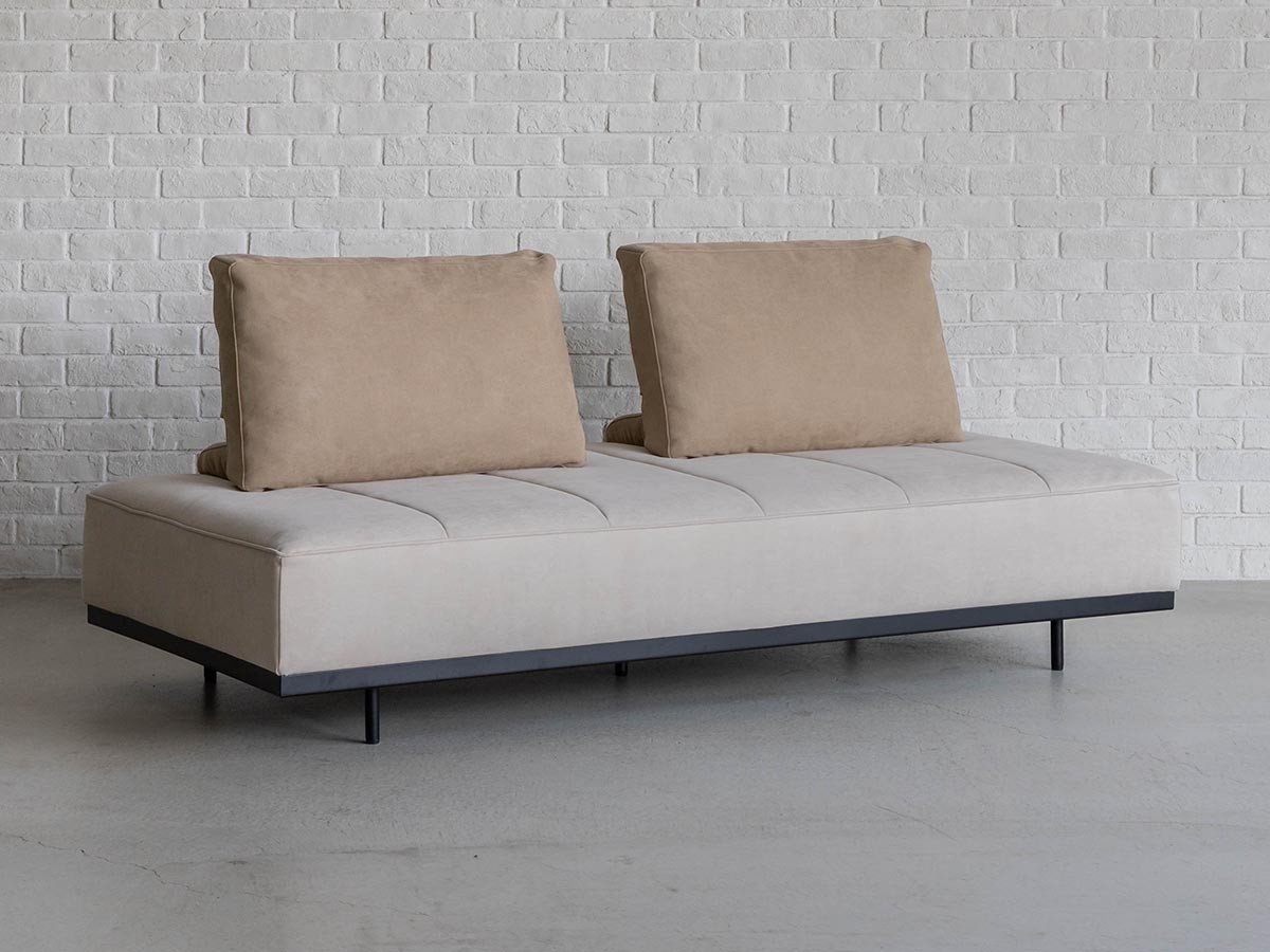 【オアシス/OASIS / GOODS】のGLOW SOFA / グロー ソファ 3人掛けベース インテリア・キッズ・メンズ・レディースファッション・服の通販 founy(ファニー) 　クッション　Cushion　バランス　Balance　フラット　Flat　モダン　Modern　ホーム・キャンプ・アウトドア・お取り寄せ　Home,Garden,Outdoor,Camping Gear　家具・インテリア　Furniture　ソファー　Sofa　張地:ベース / クリーム(スウェード調)、背クッション / サンド(スウェード調)|ID: prp329100004185946 ipo3291000000030165916