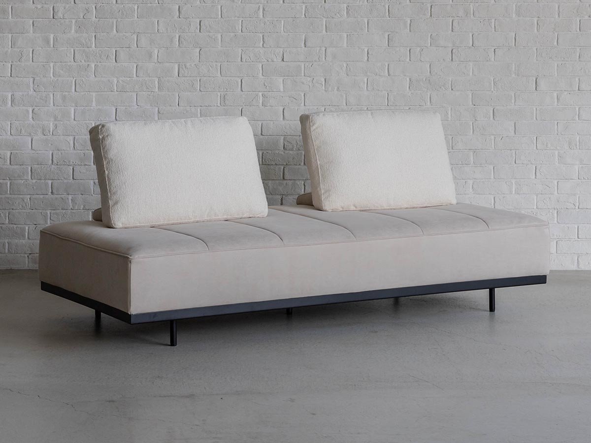 【オアシス/OASIS / GOODS】のGLOW SOFA / グロー ソファ 3人掛けベース インテリア・キッズ・メンズ・レディースファッション・服の通販 founy(ファニー) 　クッション　Cushion　バランス　Balance　フラット　Flat　モダン　Modern　ホーム・キャンプ・アウトドア・お取り寄せ　Home,Garden,Outdoor,Camping Gear　家具・インテリア　Furniture　ソファー　Sofa　張地:ベース / クリーム(スウェード調)、背クッション / TIM ホイップ|ID: prp329100004185946 ipo3291000000030165917