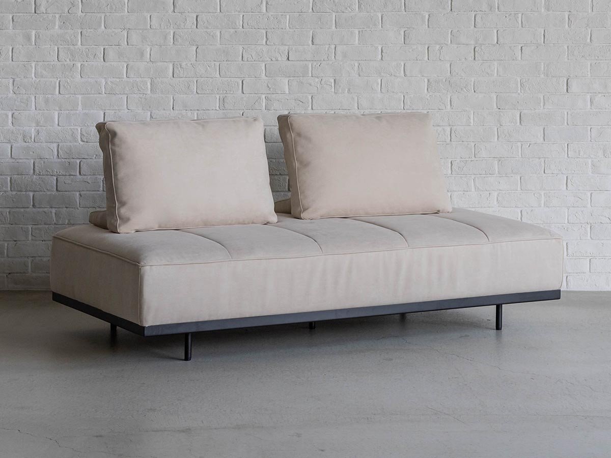 【オアシス/OASIS / GOODS】のGLOW SOFA / グロー ソファ 2.5人掛けベース インテリア・キッズ・メンズ・レディースファッション・服の通販 founy(ファニー) 　クッション　Cushion　バランス　Balance　フラット　Flat　モダン　Modern　ホーム・キャンプ・アウトドア・お取り寄せ　Home,Garden,Outdoor,Camping Gear　家具・インテリア　Furniture　ソファー　Sofa　張地:ベース / クリーム(スウェード調)、背クッション / クリーム(スウェード調)|ID: prp329100004185947 ipo3291000000030165949