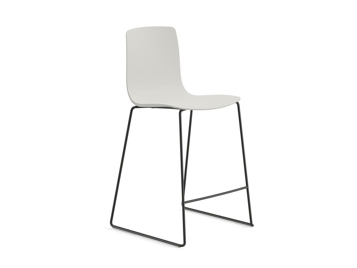 【アルペール/arper / GOODS】のAava 02 Counter Stool / アーバ 02 カウンタースツール 座面高65cm インテリア・キッズ・メンズ・レディースファッション・服の通販 founy(ファニー) 　送料無料　Free Shipping　クラシック　Classic, Timeless Style　フォルム　Silhouette, Form　ホーム・キャンプ・アウトドア・お取り寄せ　Home Living / Home & Lifestyle / Camping Gear / Outdoor Camping　家具・インテリア　Home Furniture & Interior. Stylish & Functional Living Spaces　チェア・椅子　Seating & Chairs　スツール・バースツール　Stools & Bar Stools　ホーム・キャンプ・アウトドア・お取り寄せ　Home Living / Home & Lifestyle / Camping Gear / Outdoor Camping　家具・インテリア　Home Furniture & Interior. Stylish & Functional Living Spaces　チェア・椅子　Seating & Chairs　カウンターチェア・ハイチェア　Bar Stools / High Stools　シートスノーホワイト、脚部マットブラック|ID: prp329100004204141 ipo3291000000034037556