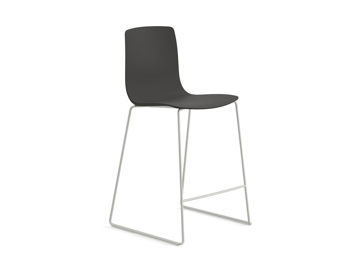 【アルペール/arper / GOODS】のAava 02 Counter Stool / アーバ 02 カウンタースツール 座面高65cm インテリア・キッズ・メンズ・レディースファッション・服の通販 founy(ファニー) 　送料無料　Free Shipping　クラシック　Classic, Timeless Style　フォルム　Silhouette, Form　ホーム・キャンプ・アウトドア・お取り寄せ　Home Living / Home & Lifestyle / Camping Gear / Outdoor Camping　家具・インテリア　Home Furniture & Interior. Stylish & Functional Living Spaces　チェア・椅子　Seating & Chairs　スツール・バースツール　Stools & Bar Stools　ホーム・キャンプ・アウトドア・お取り寄せ　Home Living / Home & Lifestyle / Camping Gear / Outdoor Camping　家具・インテリア　Home Furniture & Interior. Stylish & Functional Living Spaces　チェア・椅子　Seating & Chairs　カウンターチェア・ハイチェア　Bar Stools / High Stools　シートブラック、脚部スノーホワイト|ID: prp329100004204141 ipo3291000000034037566