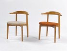 【テオリ/TEORI / GOODS】のF DINING CHAIR / エフ ダイニングチェア 左 / 張地:NC ベージュ(F1 ファブリック)、右 / 張地:スコーネ オレンジ(F1 ファブリ|ID:prp329100004210400