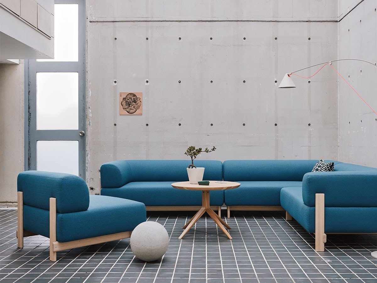 【カリモクニュースタンダード/KARIMOKU NEW STANDARD / GOODS】のELEPHANT SOFA 1-SEATER BENCH / エレファントソファー 1人掛 ベンチ インテリア・キッズ・メンズ・レディースファッション・服の通販 founy(ファニー) 　エレガント 上品　Elegant　クッション　Cushion　コンパクト　Compact　シンプル　Simple　フォルム　Form　フォーム　Form　フレーム　Flame　ホーム・キャンプ・アウトドア・お取り寄せ　Home,Garden,Outdoor,Camping Gear　家具・インテリア　Furniture　ソファー　Sofa　Photographer:Masaaki Inoue, Bouillon|ID: prp329100004214092 ipo3291000000030163394