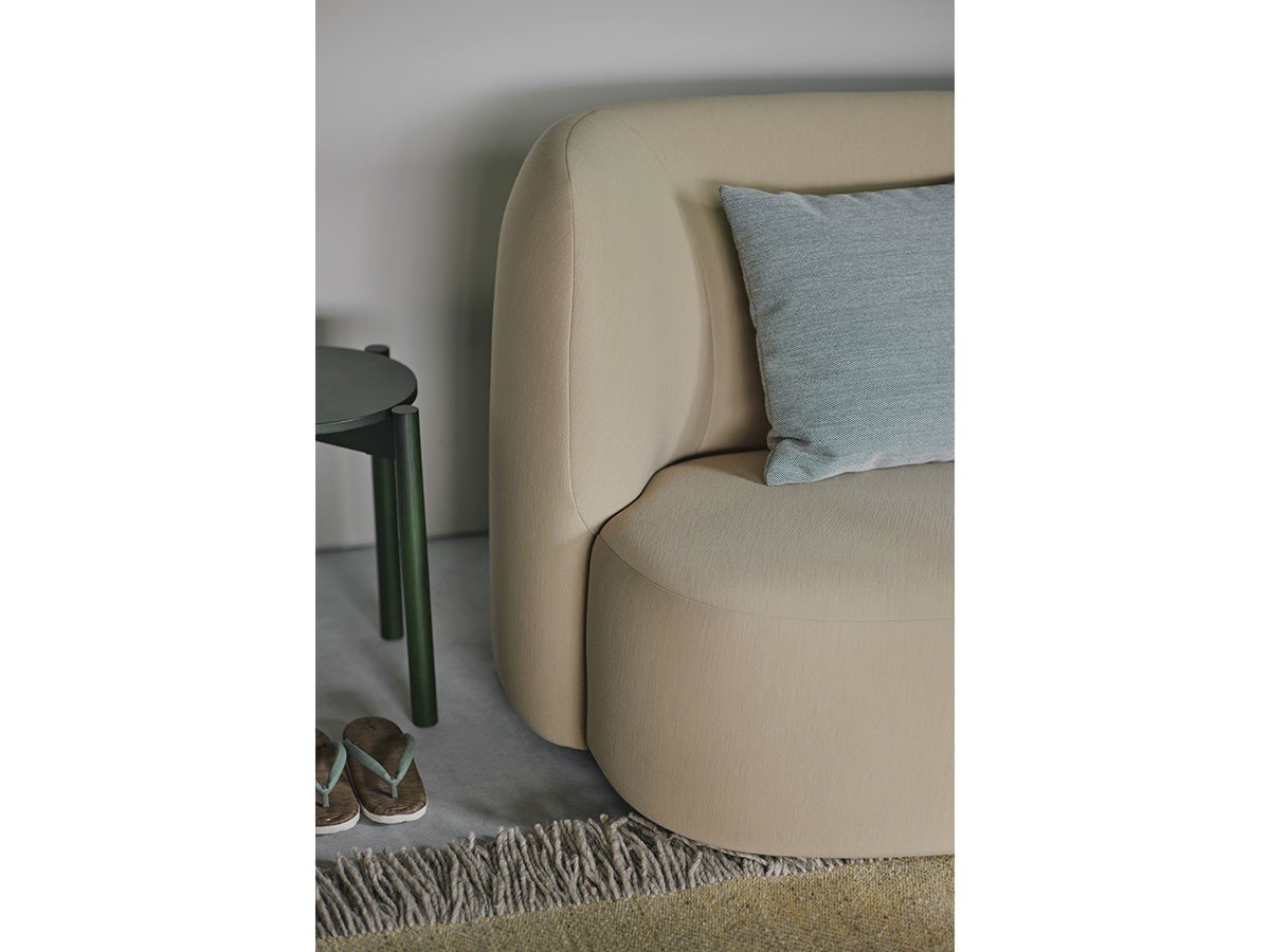 【カリモクニュースタンダード/KARIMOKU NEW STANDARD / GOODS】のPOLAR SOFA 2-SEATER / ポーラーソファ 2シーター インテリア・キッズ・メンズ・レディースファッション・服の通販 founy(ファニー) 　エレガント 上品　Elegant　ファブリック　Fabric, Textile　フィット　Fit, Slim Fit　リラックス　Relax, Relaxed Fit　ホーム・キャンプ・アウトドア・お取り寄せ　Home Living / Home & Lifestyle / Camping Gear / Outdoor Camping　家具・インテリア　Home Furniture & Interior. Stylish & Functional Living Spaces　ソファー　Couches & Sofas　Photographer:Masaaki Inoue, Bouillon|ID: prp329100004214094 ipo3291000000036854087