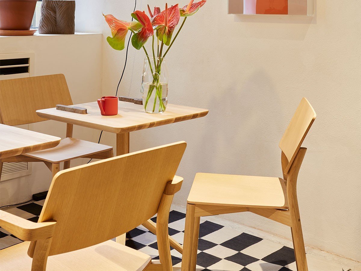 【カリモクニュースタンダード/KARIMOKU NEW STANDARD / GOODS】のSCOUT BISTRO TABLE SQUARE / スカウト ビストロ テーブル スクエア インテリア・キッズ・メンズ・レディースファッション・服の通販 founy(ファニー) 　送料無料　Free Shipping　エレガント 上品　Elegant　コンパクト　Compact　シンプル　Simple　スクエア　Square　テーブル　Table　ホーム・キャンプ・アウトドア・お取り寄せ　Home,Garden,Outdoor,Camping Gear　家具・インテリア　Furniture　テーブル　Table　カフェテーブル　Cafe Table　Photographer:Silvia Orlandi Puntino|ID: prp329100004214100 ipo3291000000029225896