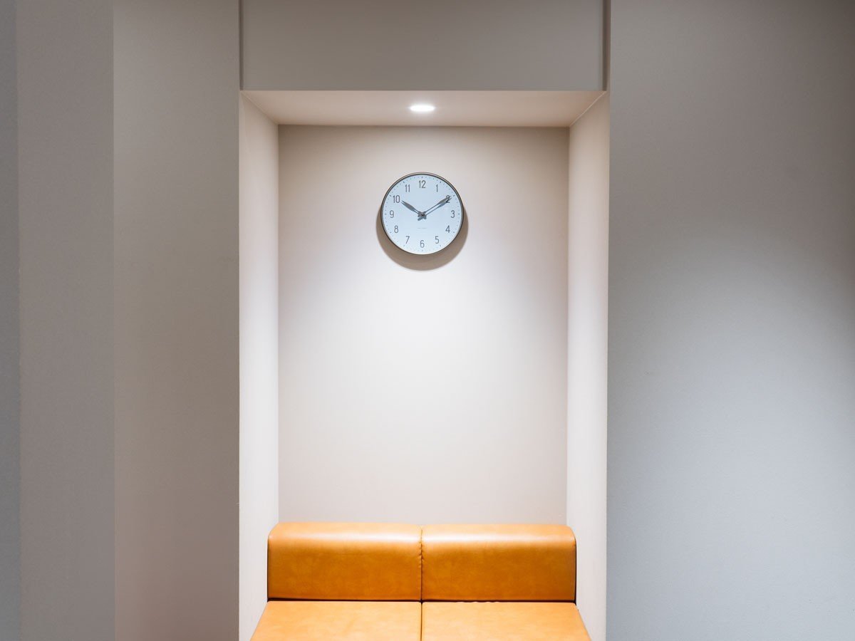 【フライミーアクセソワ/FLYMEe accessoire / GOODS】のARNE JACOBSEN Station Royal Blue Wall Clock / アルネ・ヤコブセン ステーション ロイヤルブルー ウォールクロック 直径29cm 人気、トレンドファッション・服の通販 founy(ファニー) 　コレクション　Collection　シンプル　Simple　スタンダード　Standard　時計　Clock　送料無料　Free Shipping　ホーム・キャンプ・アウトドア・お取り寄せ　Home,Garden,Outdoor,Camping Gear　家具・インテリア　Furniture　その他 インテリア雑貨、家具　Furniture, Interior, Others　other-2|ID: prp329100004222678 ipo3291000000031467821