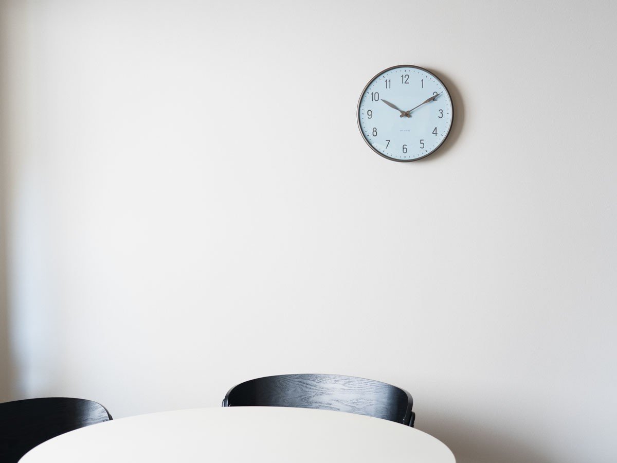 【フライミーアクセソワ/FLYMEe accessoire / GOODS】のARNE JACOBSEN Station Royal Blue Wall Clock / アルネ・ヤコブセン ステーション ロイヤルブルー ウォールクロック 直径29cm 人気、トレンドファッション・服の通販 founy(ファニー) 　コレクション　Collection　シンプル　Simple　スタンダード　Standard　時計　Clock　送料無料　Free Shipping　ホーム・キャンプ・アウトドア・お取り寄せ　Home,Garden,Outdoor,Camping Gear　家具・インテリア　Furniture　その他 インテリア雑貨、家具　Furniture, Interior, Others　other-3|ID: prp329100004222678 ipo3291000000031467822