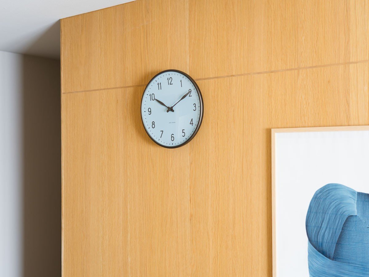 【フライミーアクセソワ/FLYMEe accessoire / GOODS】のARNE JACOBSEN Station Royal Blue Wall Clock / アルネ・ヤコブセン ステーション ロイヤルブルー ウォールクロック 直径29cm 人気、トレンドファッション・服の通販 founy(ファニー) 　コレクション　Collection　シンプル　Simple　スタンダード　Standard　時計　Clock　送料無料　Free Shipping　ホーム・キャンプ・アウトドア・お取り寄せ　Home,Garden,Outdoor,Camping Gear　家具・インテリア　Furniture　その他 インテリア雑貨、家具　Furniture, Interior, Others　other-4|ID: prp329100004222678 ipo3291000000031467823