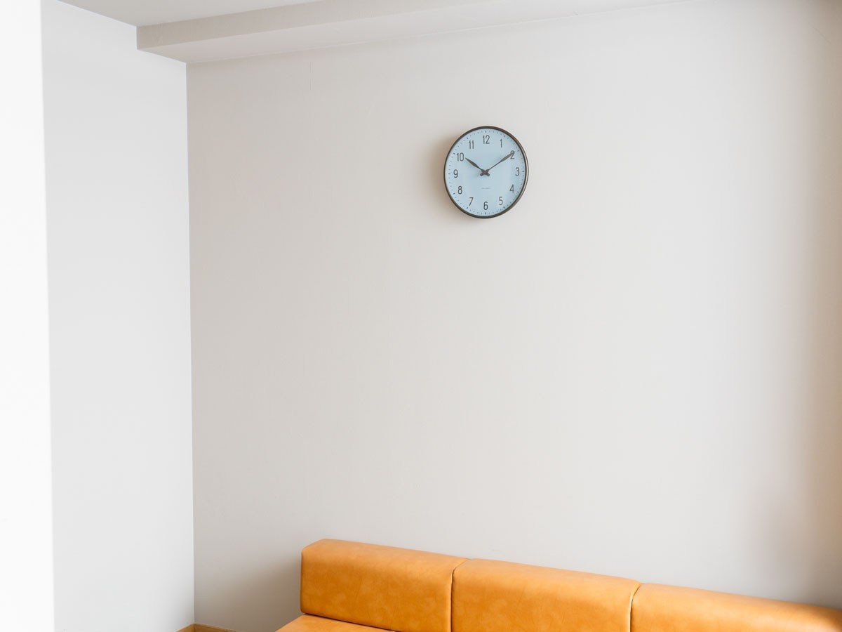 【フライミーアクセソワ/FLYMEe accessoire / GOODS】のARNE JACOBSEN Station Royal Blue Wall Clock / アルネ・ヤコブセン ステーション ロイヤルブルー ウォールクロック 直径29cm 人気、トレンドファッション・服の通販 founy(ファニー) 　コレクション　Collection　シンプル　Simple　スタンダード　Standard　時計　Clock　送料無料　Free Shipping　ホーム・キャンプ・アウトドア・お取り寄せ　Home,Garden,Outdoor,Camping Gear　家具・インテリア　Furniture　その他 インテリア雑貨、家具　Furniture, Interior, Others　other-5|ID: prp329100004222678 ipo3291000000031467824