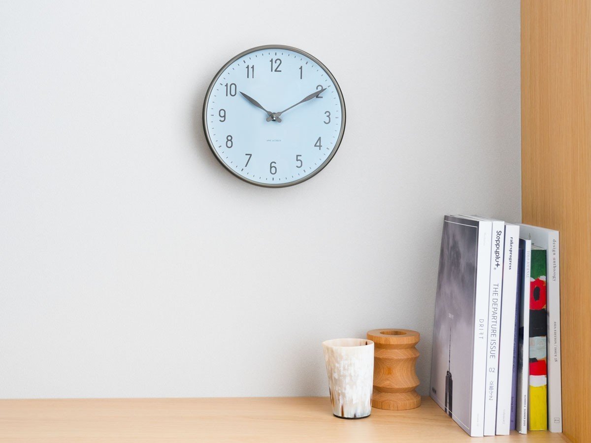 【フライミーアクセソワ/FLYMEe accessoire / GOODS】のARNE JACOBSEN Station Royal Blue Wall Clock / アルネ・ヤコブセン ステーション ロイヤルブルー ウォールクロック 直径21cm 人気、トレンドファッション・服の通販 founy(ファニー) 　コレクション　Collection　シンプル　Simple　時計　Clock　送料無料　Free Shipping　ホーム・キャンプ・アウトドア・お取り寄せ　Home,Garden,Outdoor,Camping Gear　家具・インテリア　Furniture　その他 インテリア雑貨、家具　Furniture, Interior, Others　other-2|ID: prp329100004222679 ipo3291000000031467826