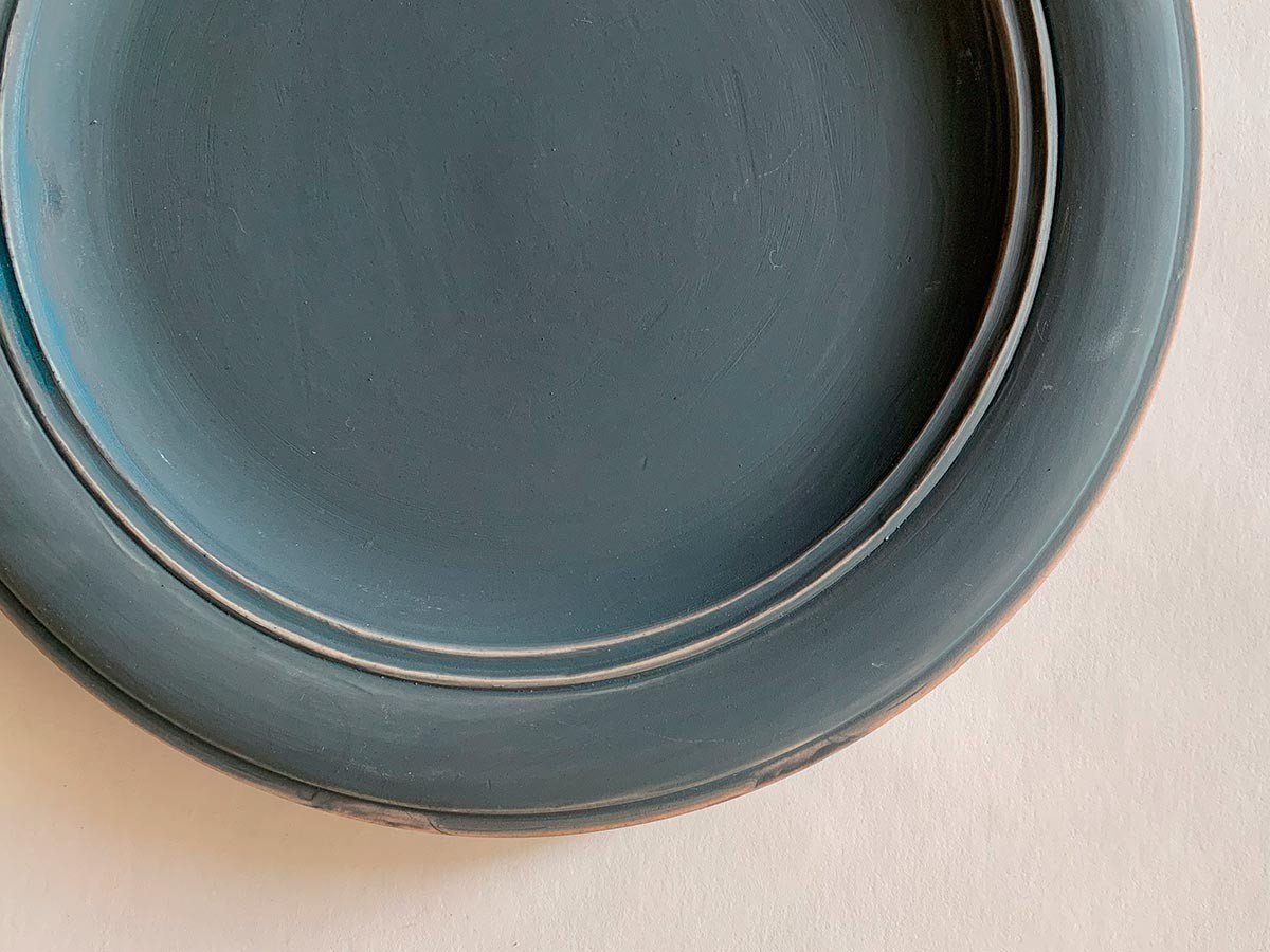 【ミシンポタリークリエーション/MISHIM POTTERY CREATION / GOODS】のStiLL round plate L + stand / スティル ラウンドプレート L + スタンド(藍墨茶) インテリア・キッズ・メンズ・レディースファッション・服の通販 founy(ファニー) 　アクセサリー　Accessories　アンティーク　Antique　シンプル　Simple　スタンド　Stand　皿　Dish　テーブル　Table　ハンド　Hand　プレート　Plate　ラウンド　Round　送料無料　Free Shipping　|ID: prp329100004239718 ipo3291000000029398398